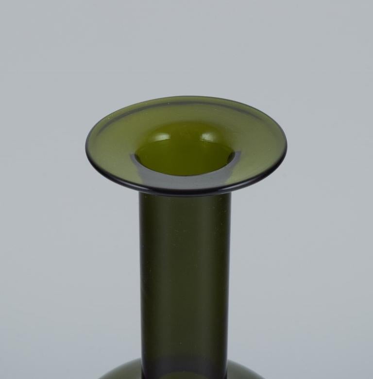 Danish Otto Brauer for Holmegaard. Vase/bottle in green art glass with purple ball. For Sale