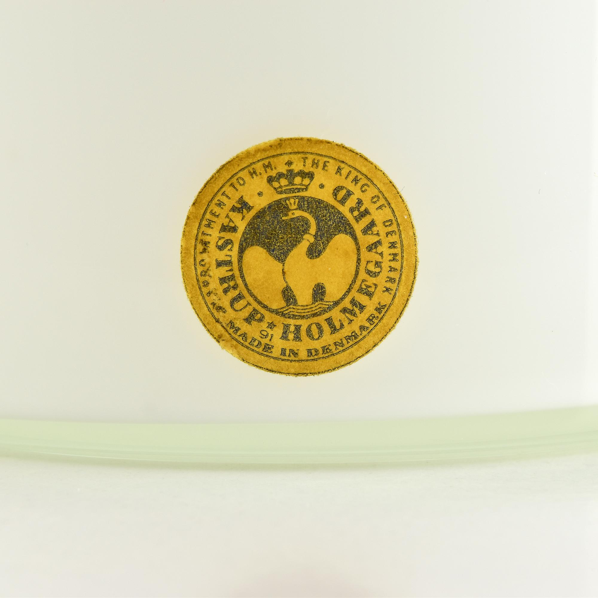 Otto Brauer für Holmegaard Vase aus weißem Überfangglas Gulvase Gul 1960er Jahre Dänemark (Mitte des 20. Jahrhunderts) im Angebot
