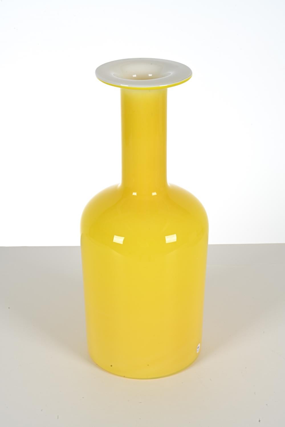 Danois Vase en verre jaune Otto Brauer pour Holmegaard, grande taille en vente