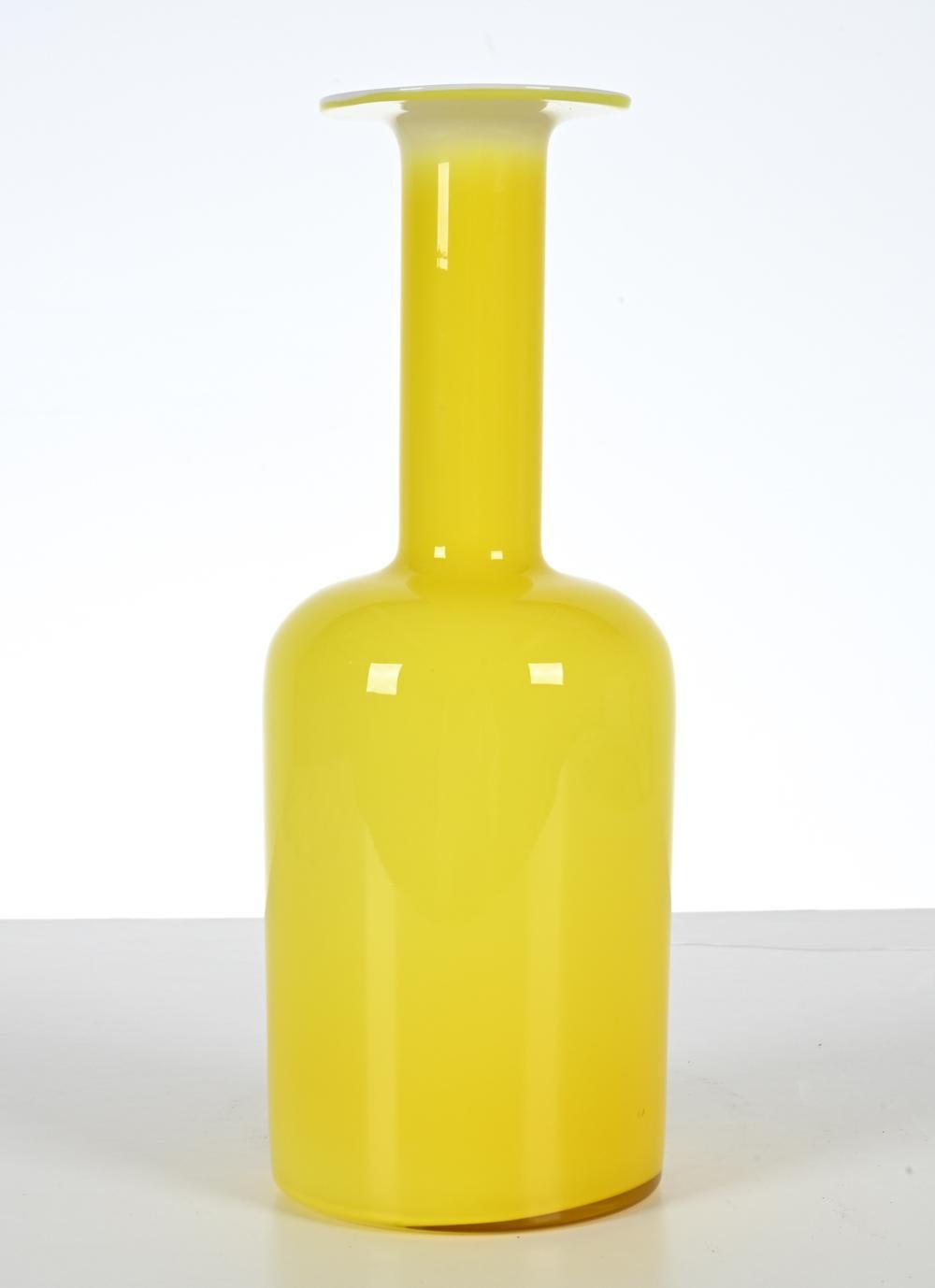 Mid-Century Modern Vase en verre jaune Otto Brauer pour Holmegaard, taille moyenne en vente
