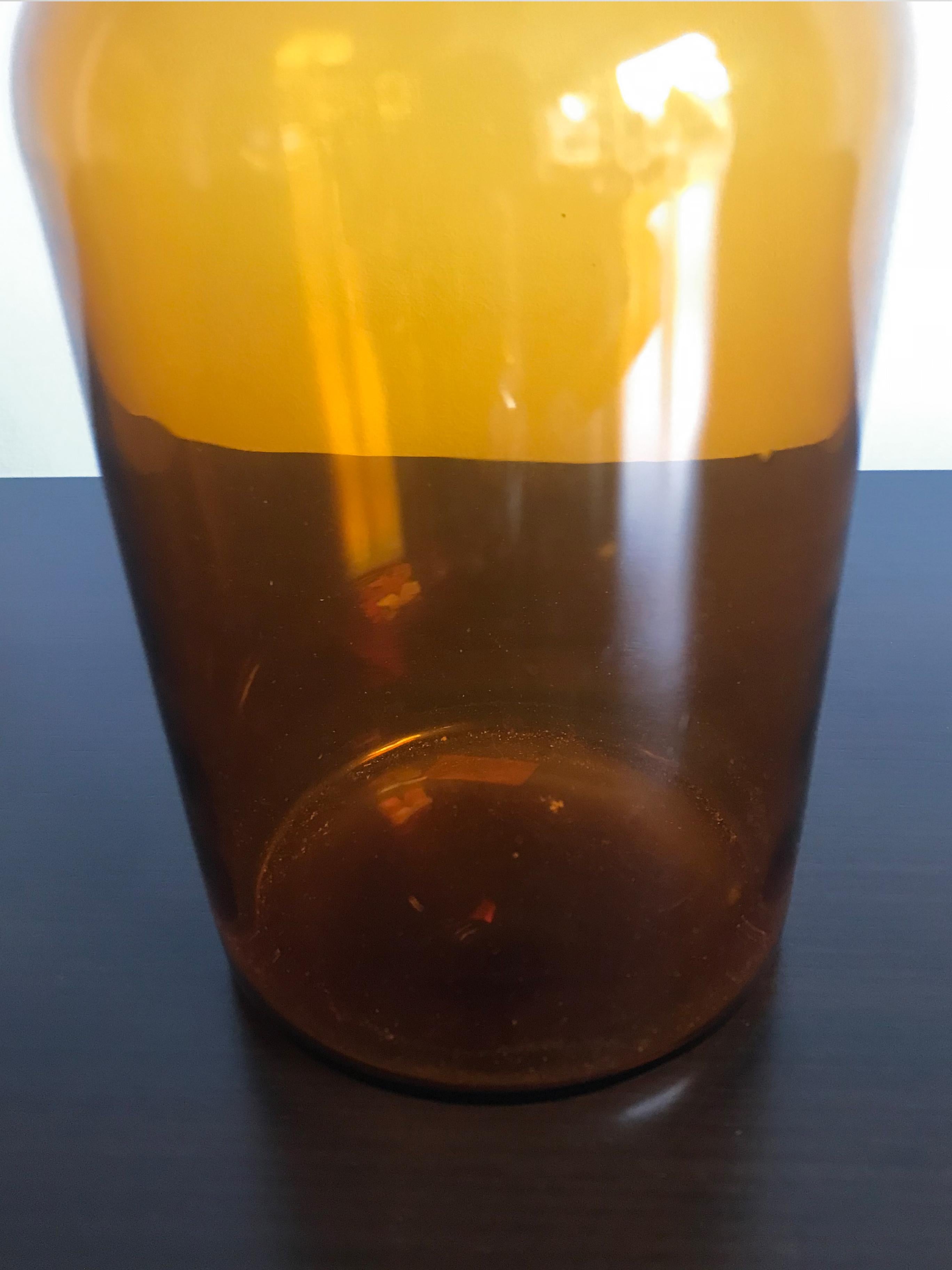 Skandinavische Vasenflasche aus gelbem Glas von Otto Brauer für Holmegaard, 1960er Jahre im Zustand „Gut“ im Angebot in Reggio Emilia, IT