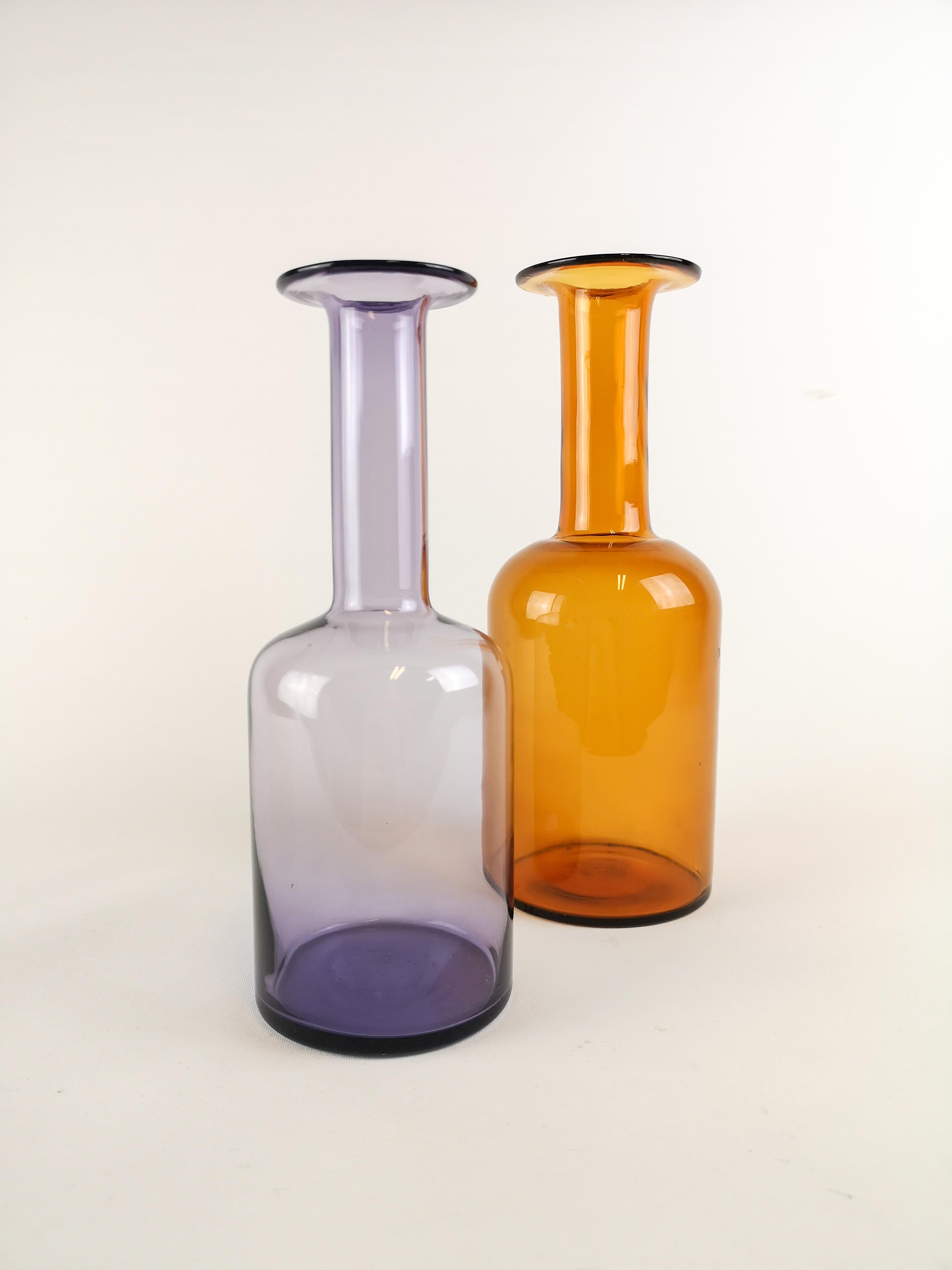 Set of two glass vases designed by Otto Breuer for Kastrup Holmegaard in Denmark during the 1950s. 


The big one H 26 cm, W 10 cm Small one H 23cm W 9 cm.