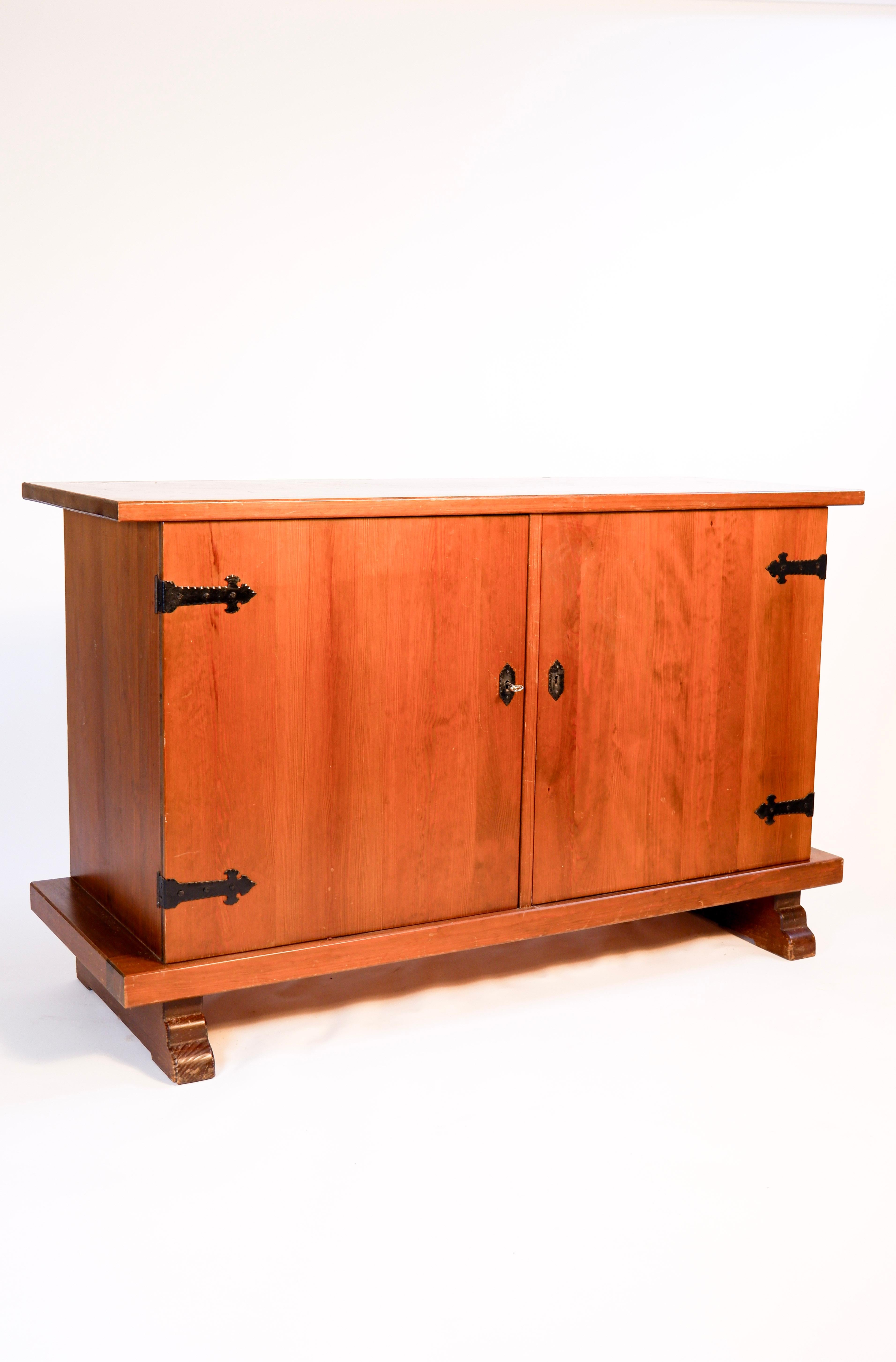 Milieu du XXe siècle Buffet d'Otto Dahlin pour Abymobel fabrik vers 1940. Suède en vente