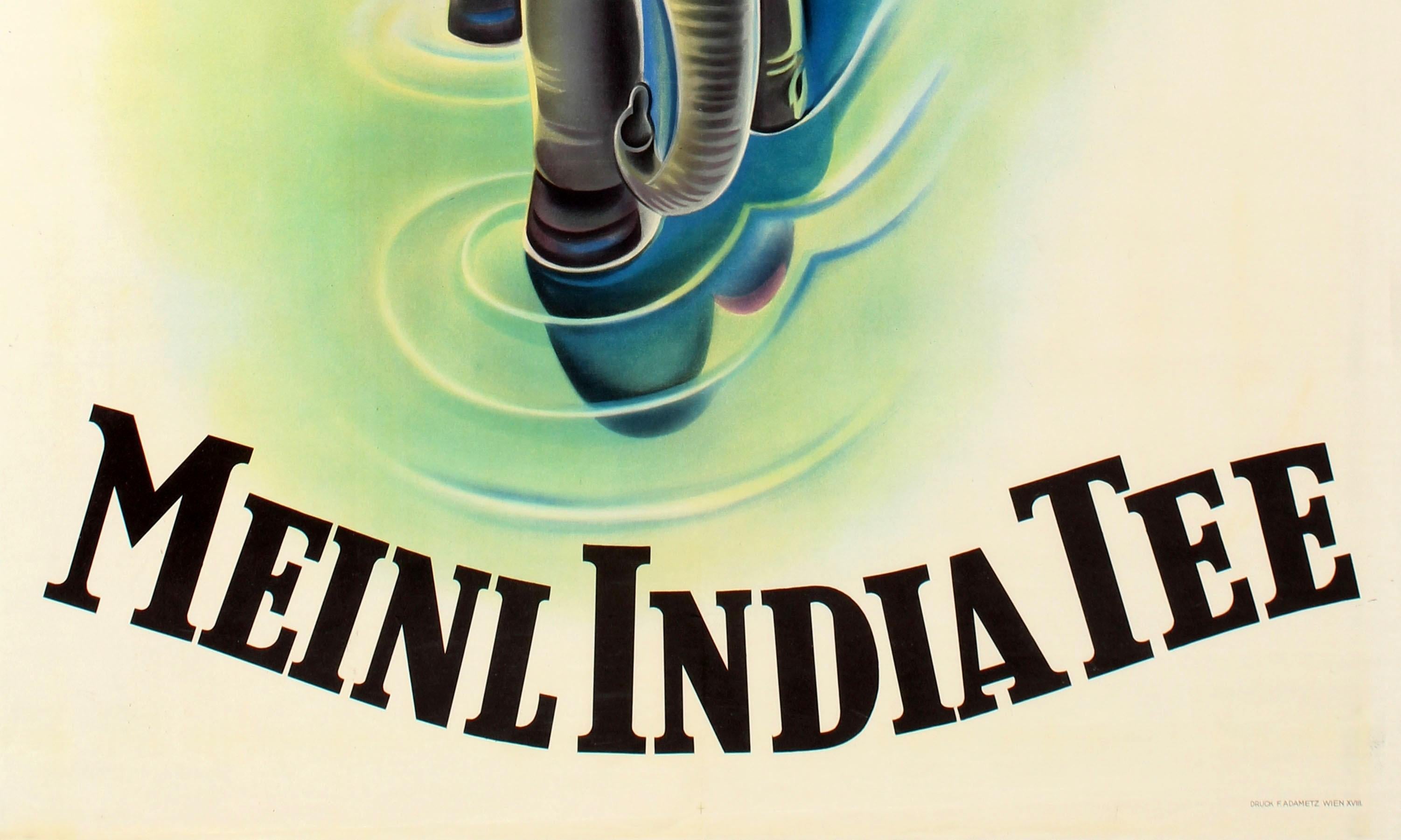 Original Vintage-Werbeplakat für Meinl India Tee mit einer großartigen Illustration von Otto Exinger (1897-1957), die einen Elefanten zeigt, der mit einem Mann mit Turban und Teekisten auf dem Rücken vor Palmen und grünen Hügeln im Hintergrund auf