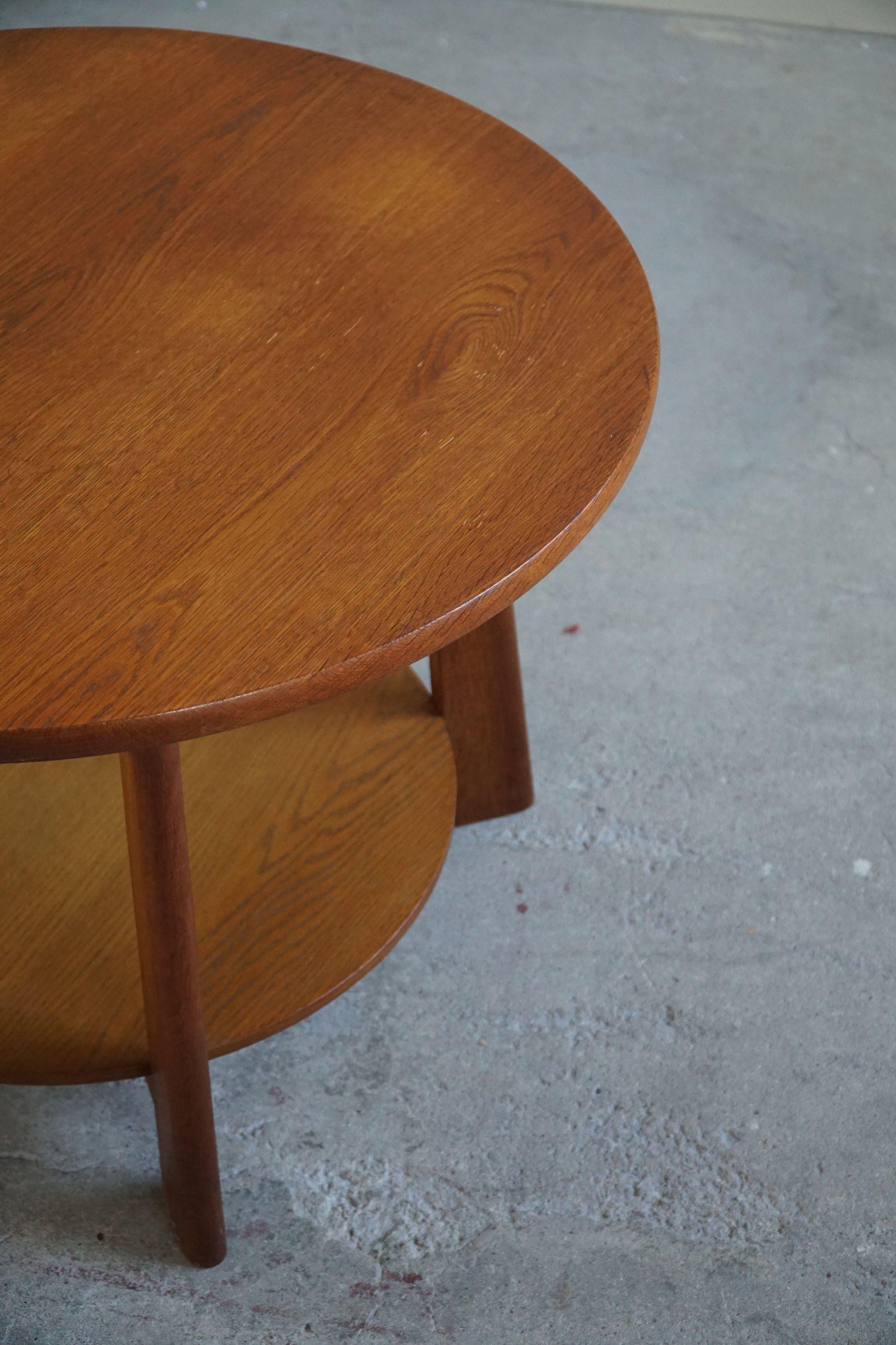 Otto Færge, Classic Round Side Table in Oak, Danish Modern, Made in 1940s 4