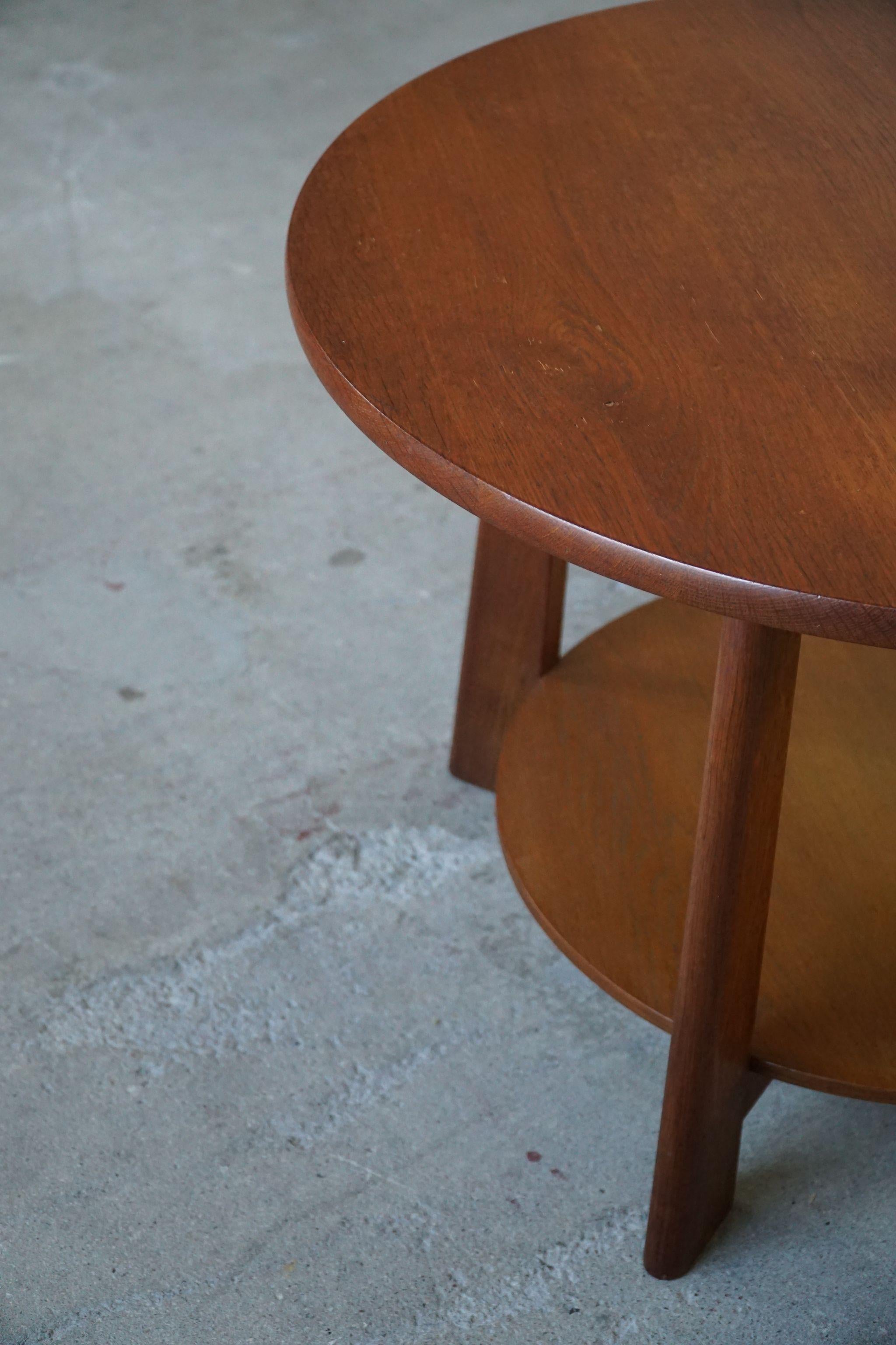 Otto Færge, Classic Round Side Table in Oak, Danish Modern, Made in 1940s 6
