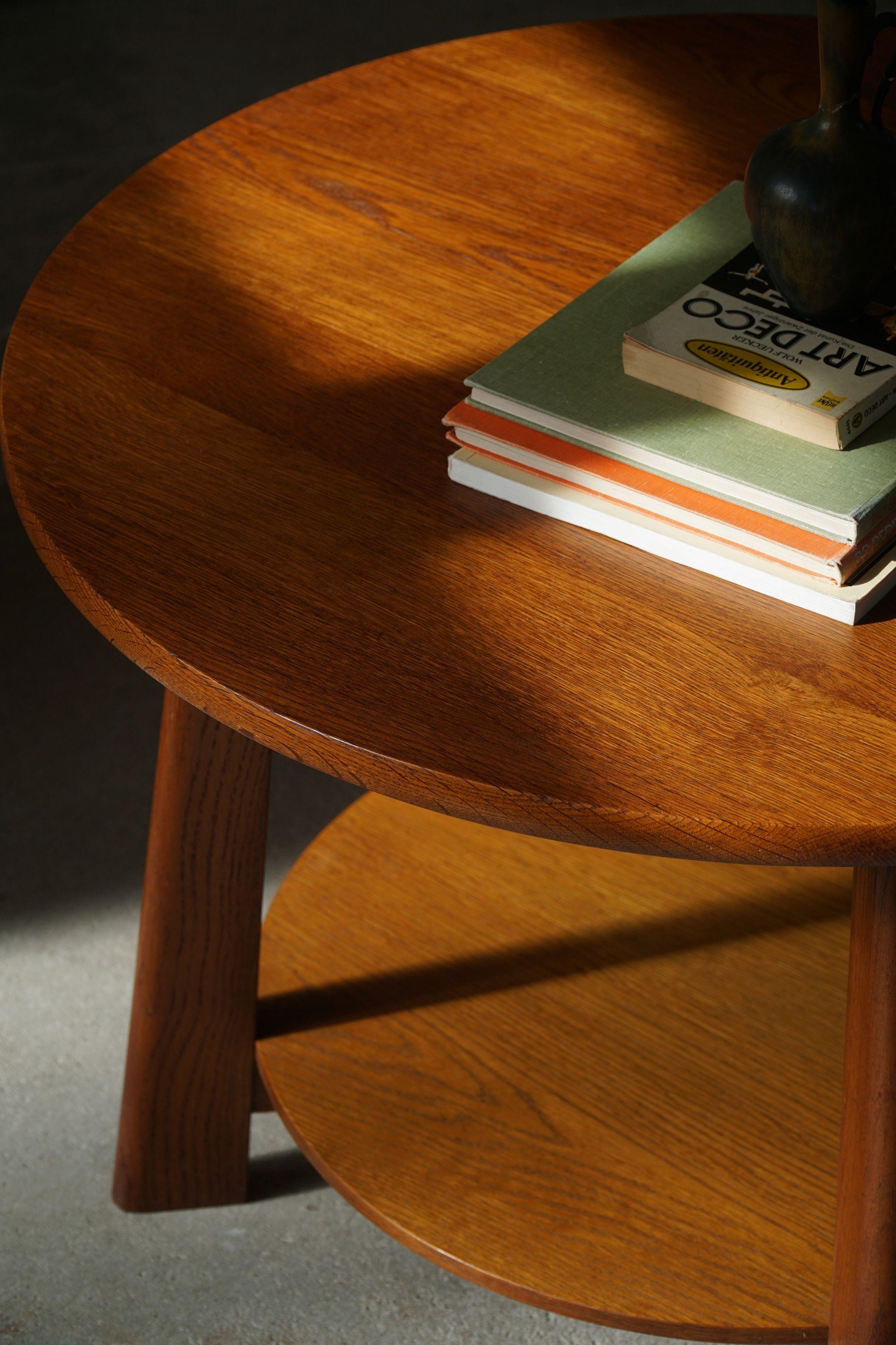 Hand-Crafted Otto Færge, Classic Round Side Table in Oak, Danish Modern, Made in 1940s