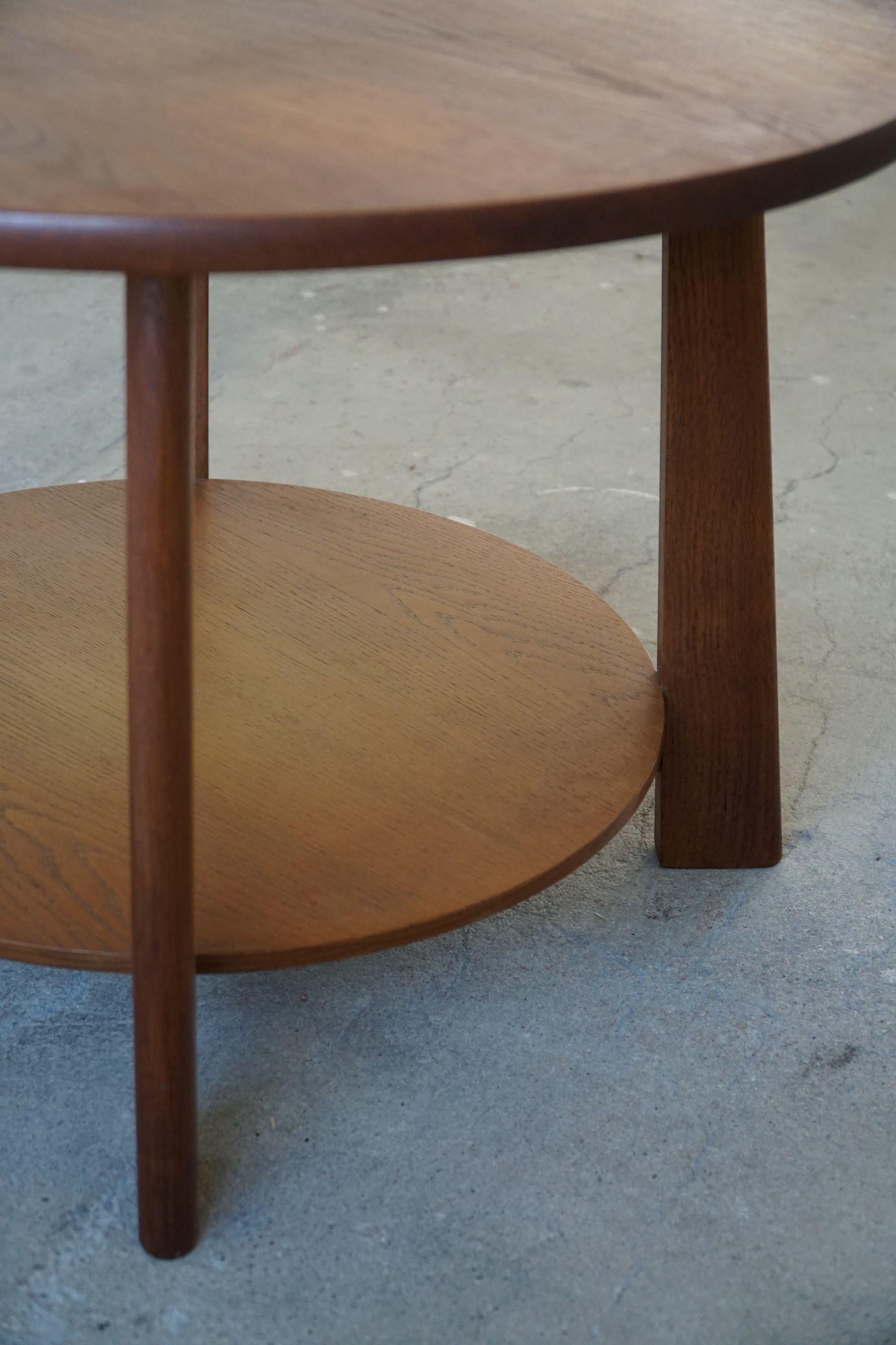 Otto Færge, Classic Round Side Table in Oak, Danish Modern, Made in 1940s 3