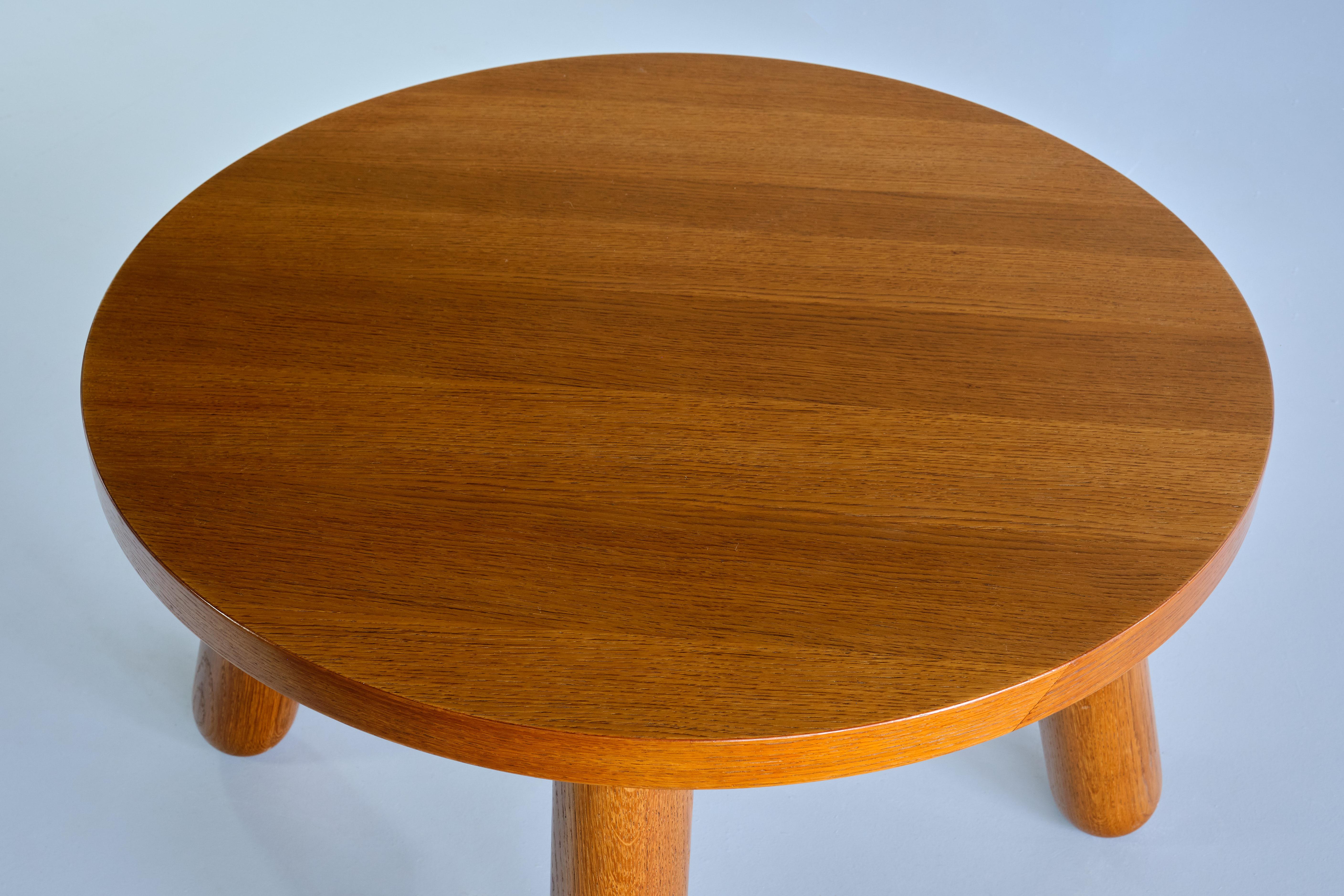 Otto Færge Round Coffee Table in Oak, Denmark, 1940s For Sale 4