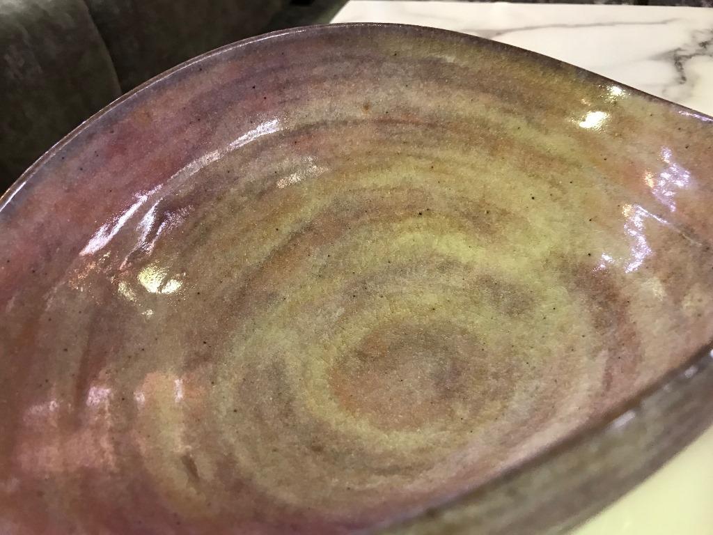 Otto and Gertrud Natzler Rare Lilac Pink Glaze Large Folded Bowl, circa 1940s In Good Condition In Studio City, CA
