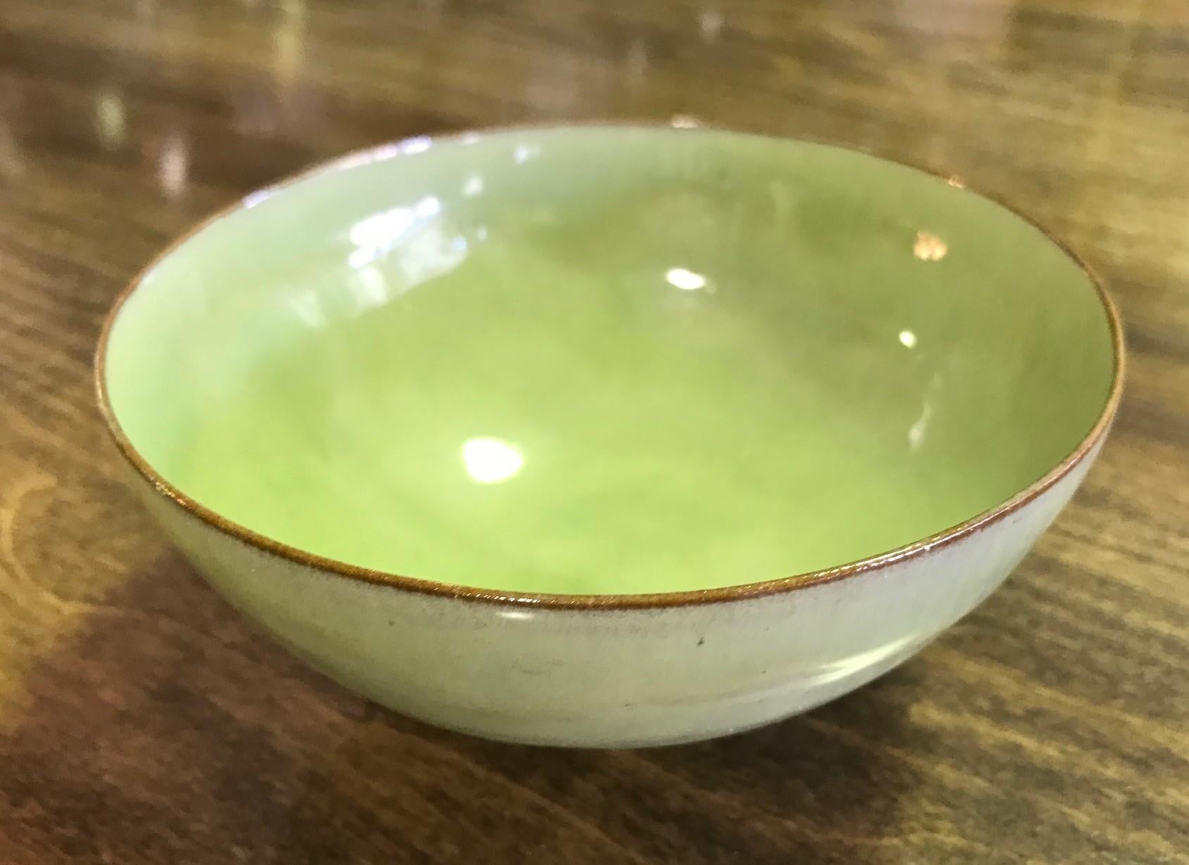 American Otto & Gertrud Natzler Signed Lime Green Glazed Mid-Century Modern Footed Bowl