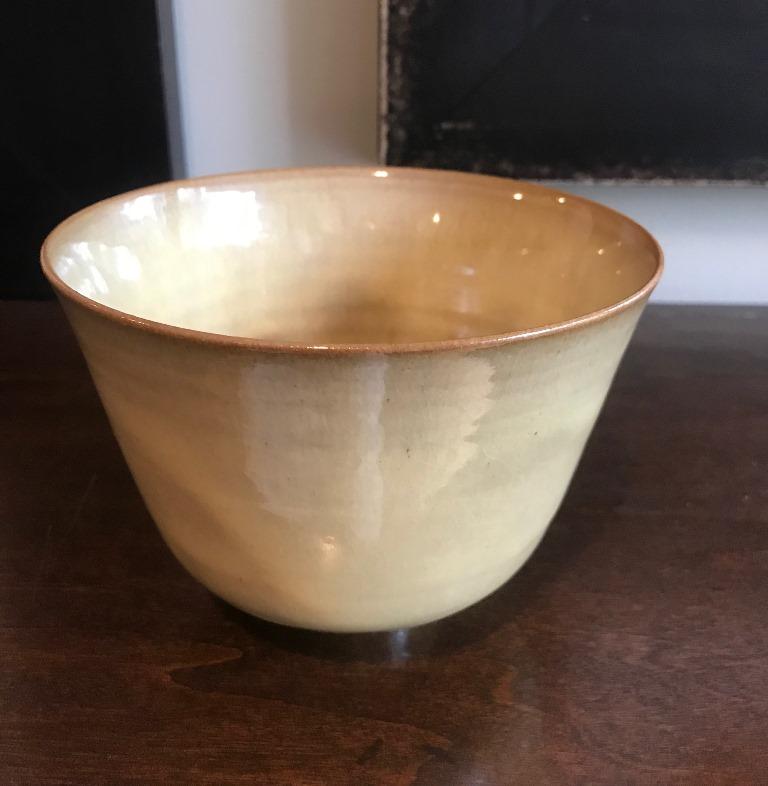 Another wonderfully glazed and delicately designed work by famed pottery masters Otto and Gertrud Natzler. This round-shaped, eggshell thin-walled footed bowl was hand thrown and formed by Gertrud and glazed by Otto with a beautiful yellow or green