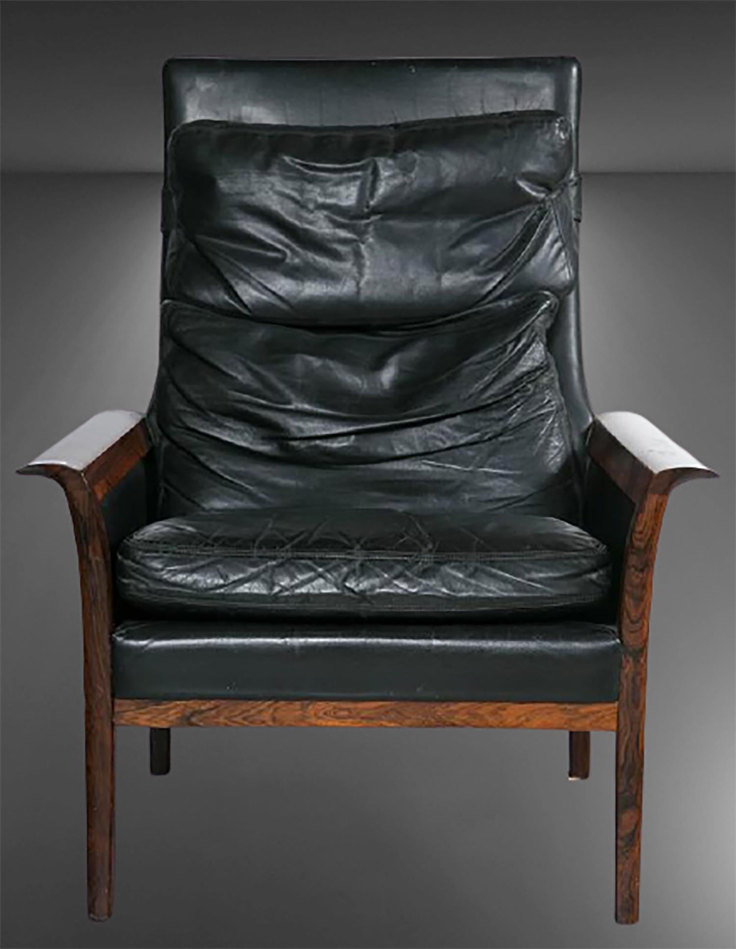 Otto Hans Olsen Rosewood Lounge Chair and Ottoman. Otto Hans Olsen for VATNE MOBLER. Black Leather. Rolled winged edge rosewood arms

Danish lounge chair and ottoman in a rosewood frame. This finely polished rosewood frame with dowel construction