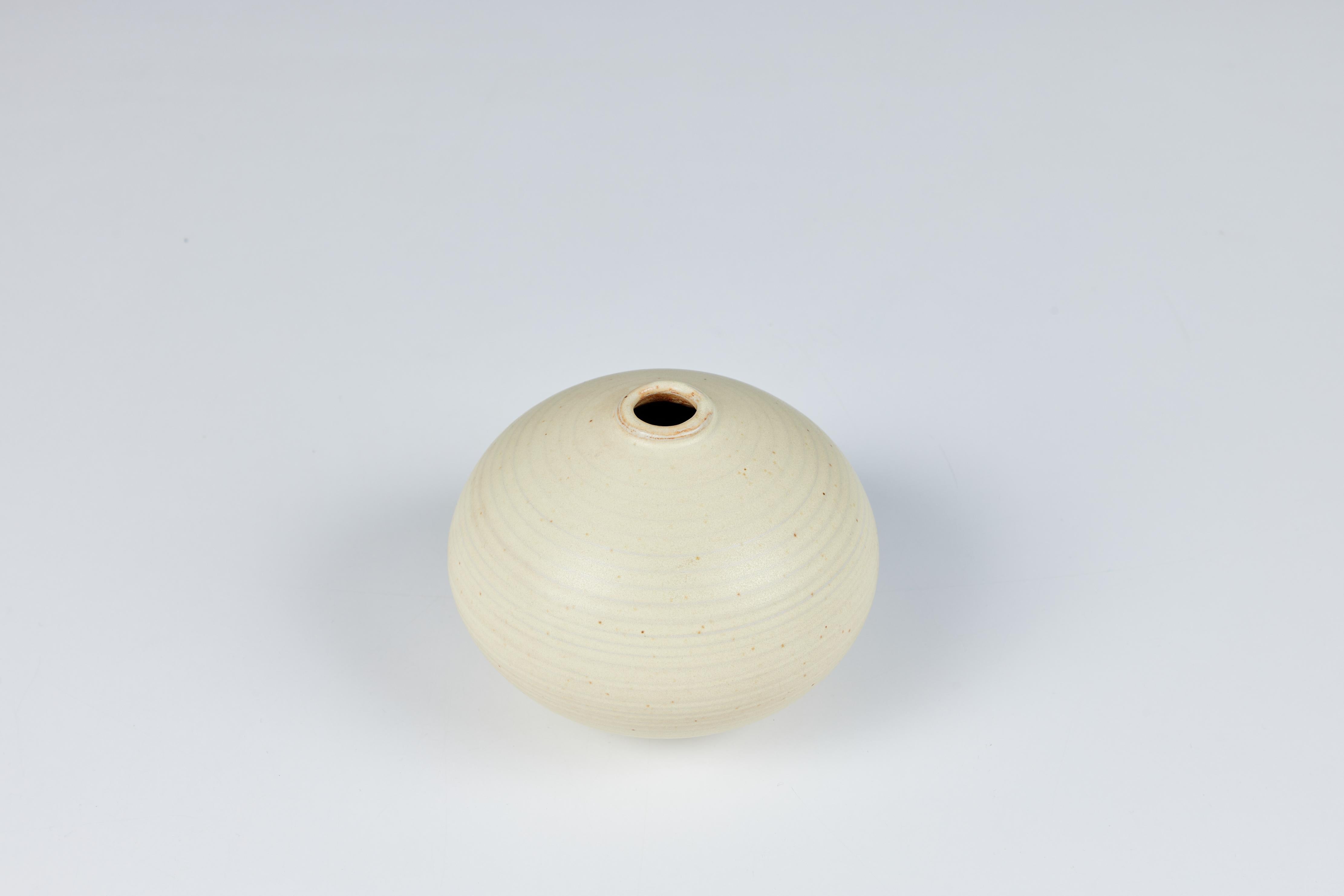 Otto Heino Knospenvase aus Keramik (amerikanisch) im Angebot