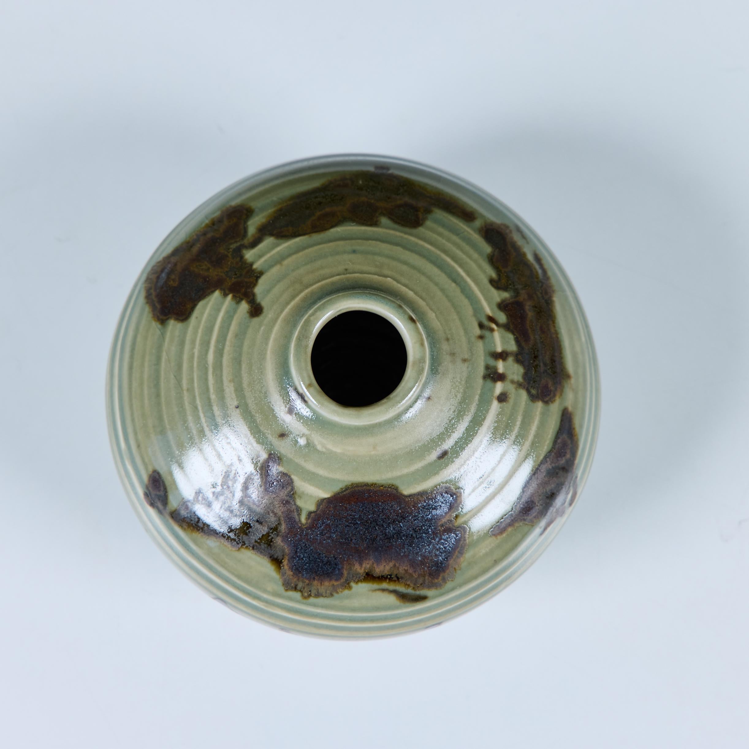Vaso a bocciolo in ceramica smaltata verde Otto Heino in vendita 2