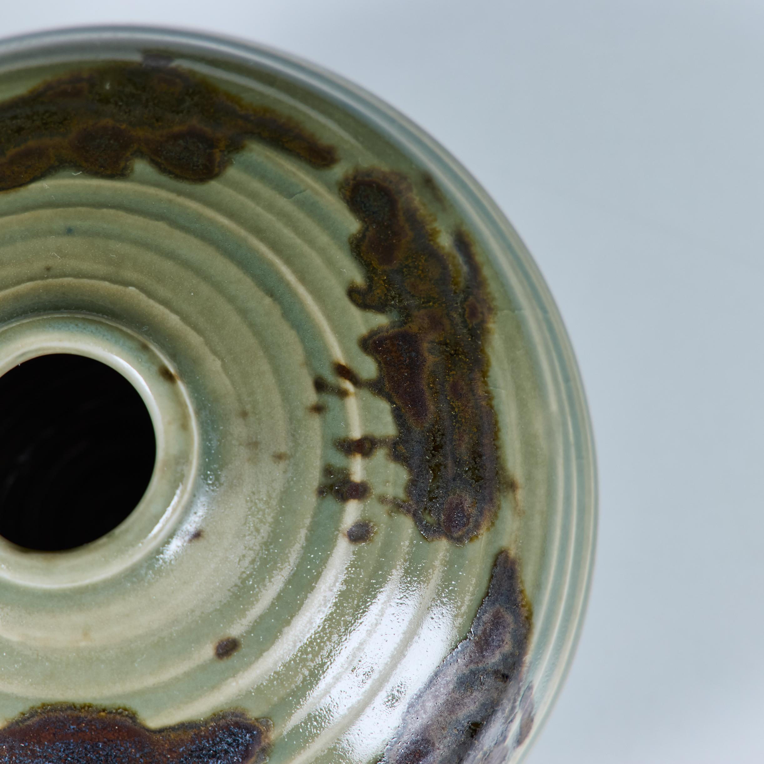 Vaso a bocciolo in ceramica smaltata verde Otto Heino in vendita 3