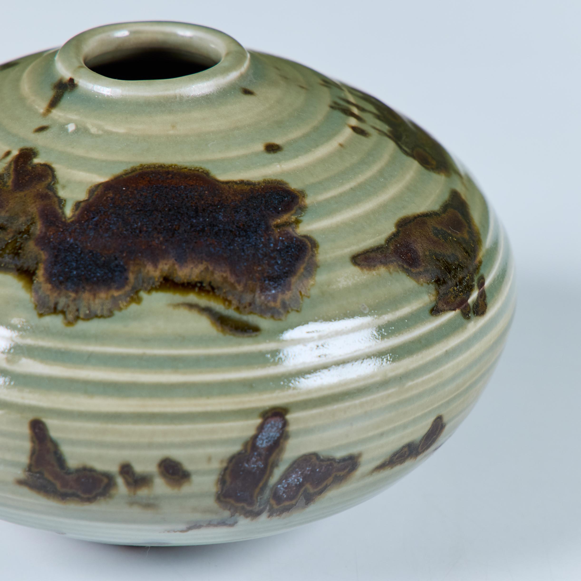 Vaso a bocciolo in ceramica smaltata verde Otto Heino in vendita 5
