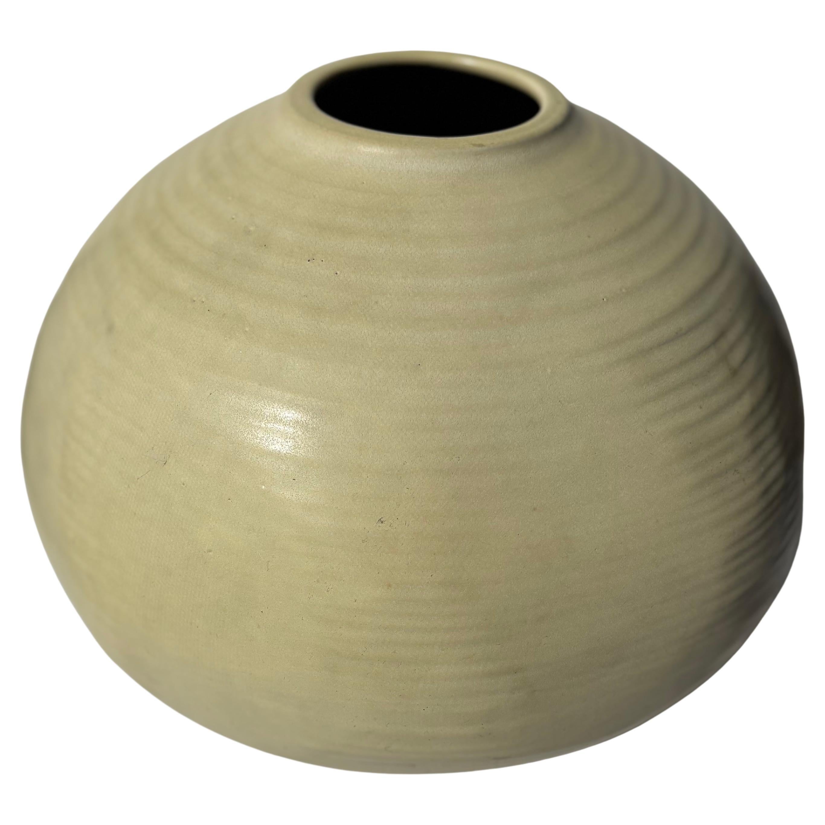 Otto Heino Large  pottery / ceramic vase , rare  Chinese Yellow Celadon glaze For Sale