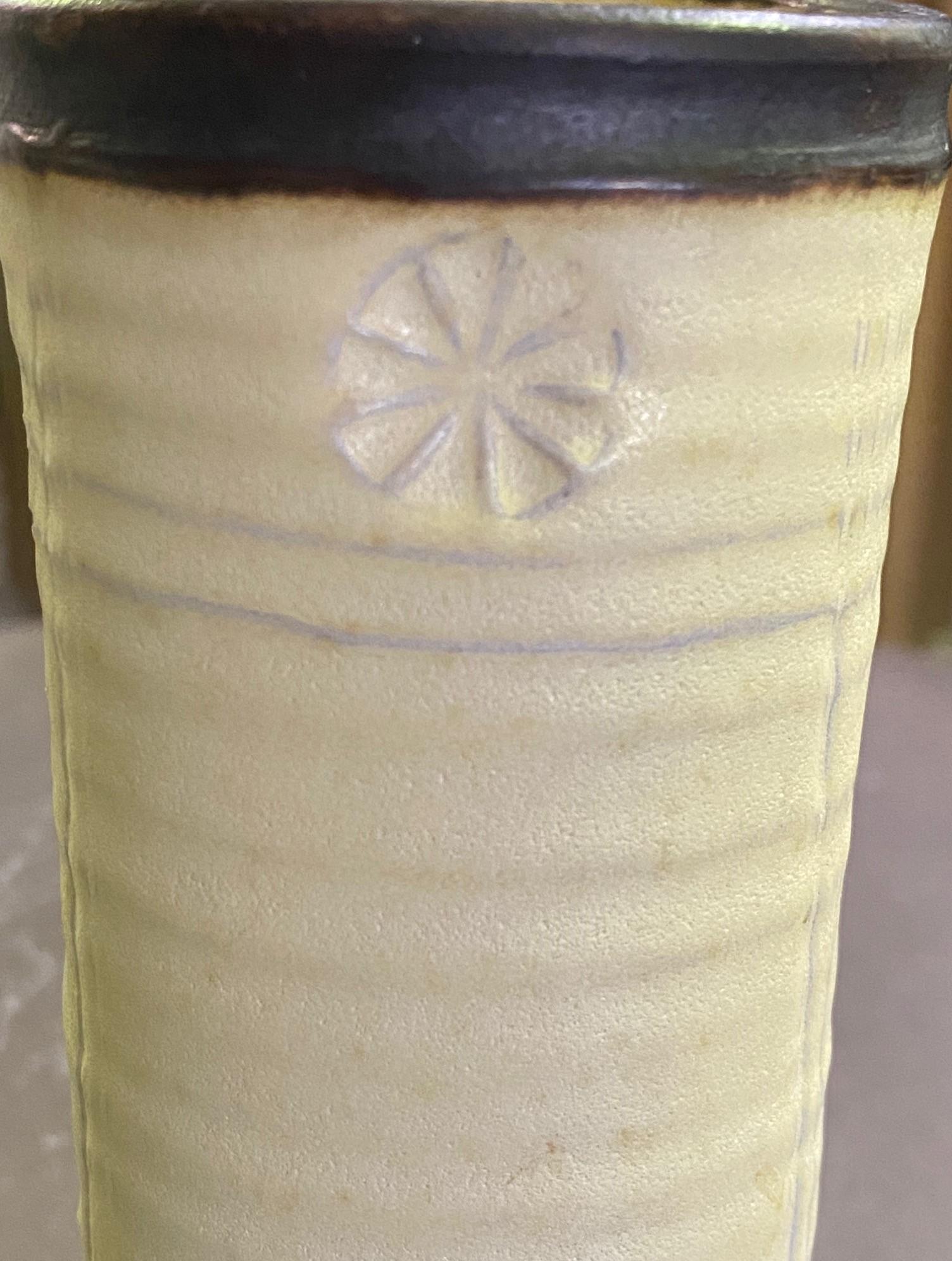 Otto Heino, signierte kaiserlich-chinesische Vase mit gelber Glasur, Gefäß im Zustand „Gut“ im Angebot in Studio City, CA