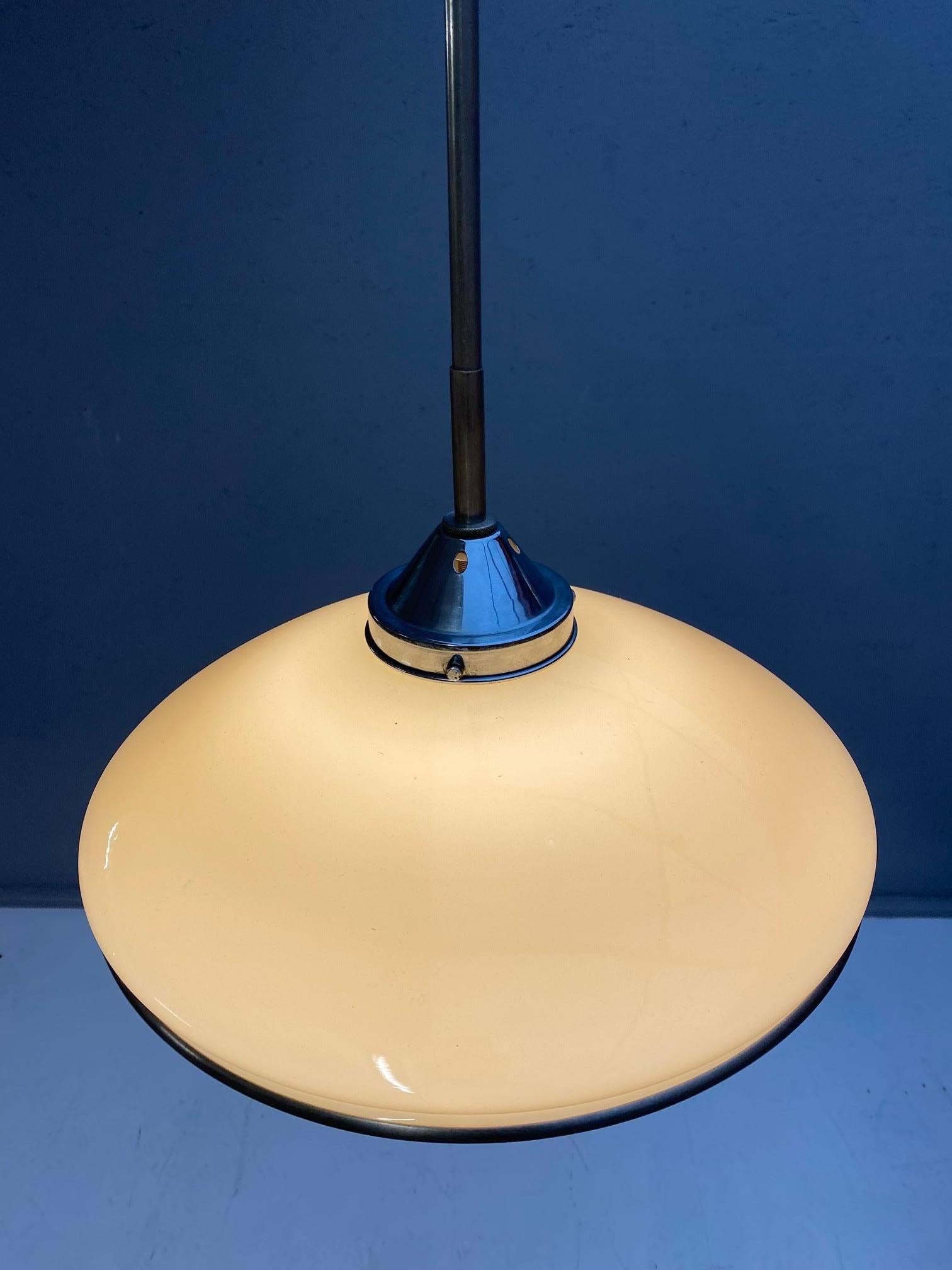 Mid-Century Modern Otto Müller, lampe à suspension P4 pour Sistrah, années 1930 en vente