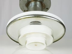 Otto Muller Razionalista in vetro opalino e metallo cromato degli anni '30, montatura a incasso di Megaphos