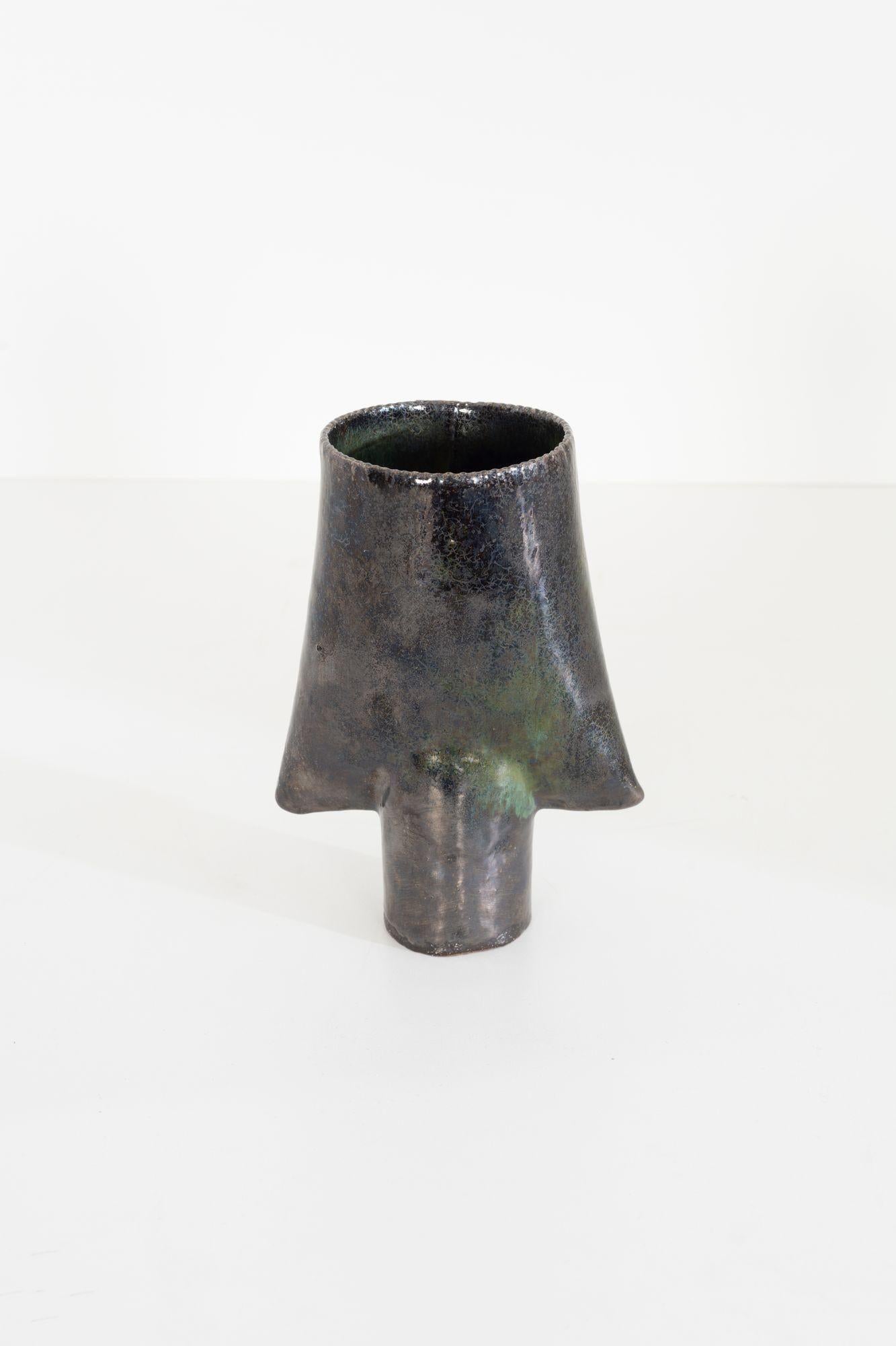 Otto Natzler, forma a vanga, smalto nero cristallino e Greene & Greene
Firmato e datato sul lato inferiore 