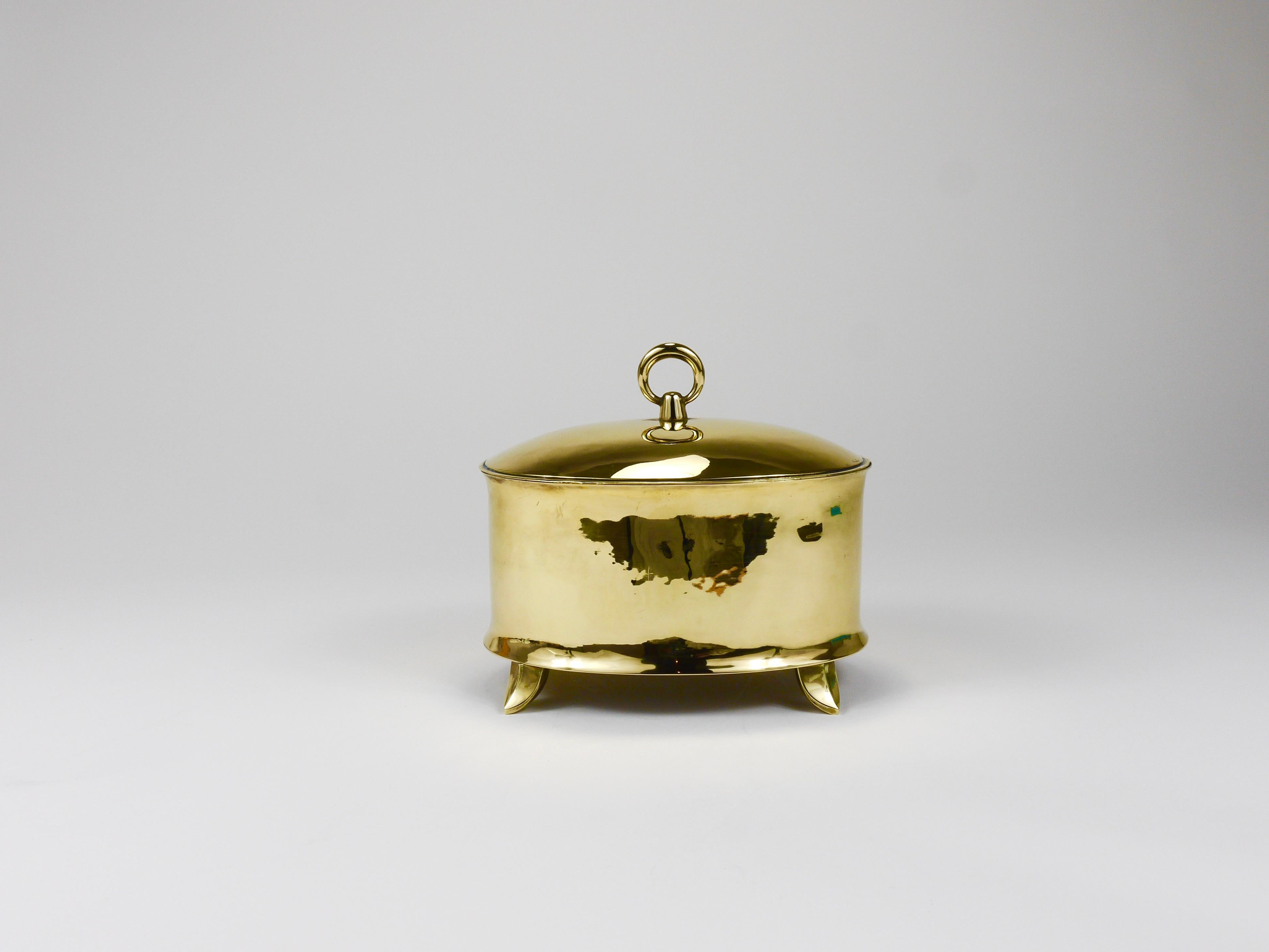 Rare et élégante pièce ovale de style Art nouveau 
