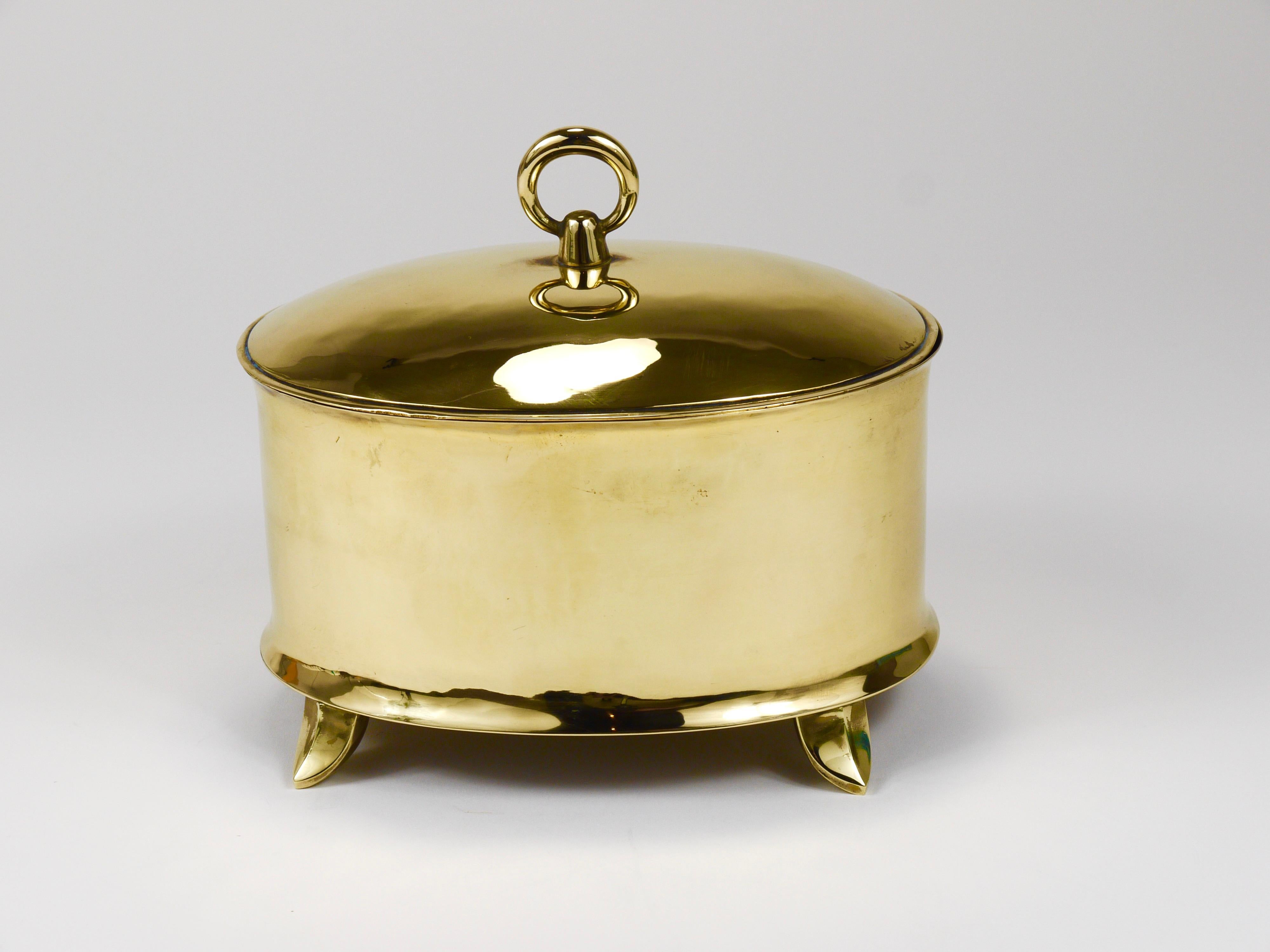 Martelé Bol avec couvercle Art Nouveau Otto Prutscher, Melzer & Neuhardt, années 1920 en vente