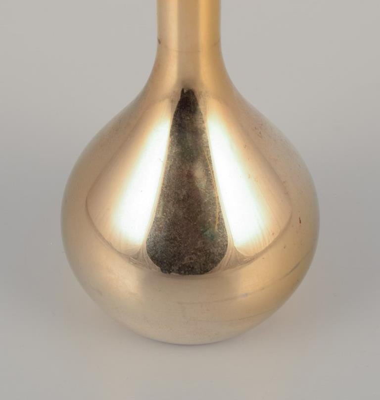 Otto Rasmussen per Design/One. Vaso in ottone dal collo alto e stretto. In condizioni ottime in vendita a Copenhagen, DK