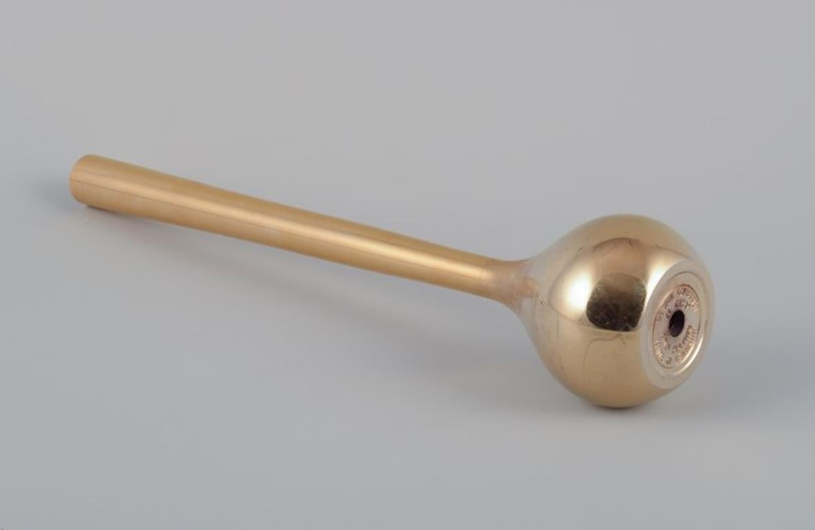 Fine XX secolo Otto Rasmussen per Design/One. Vaso in ottone dal collo alto e stretto. in vendita