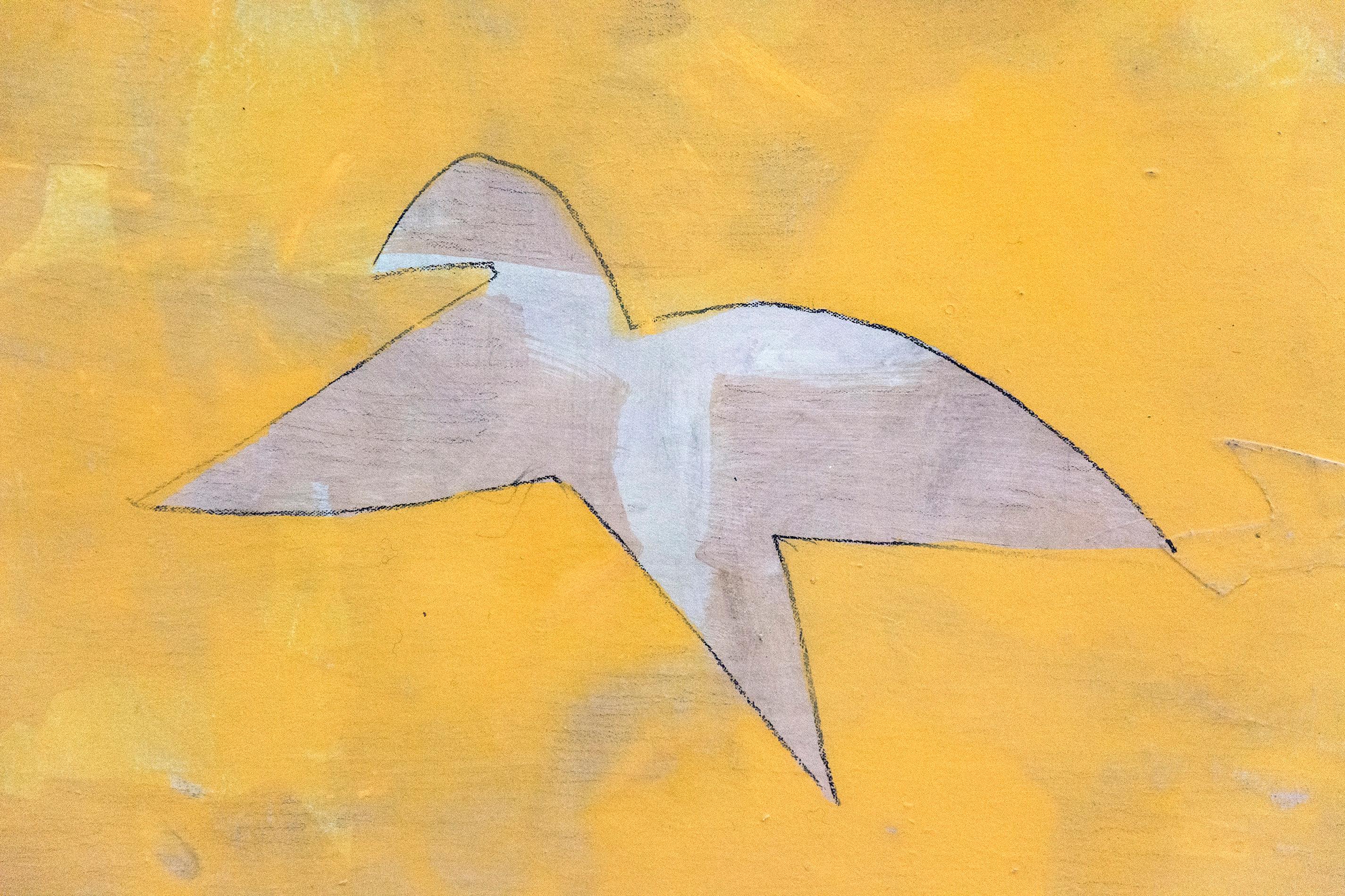 Zwei Vögel kreuzen einen sonnengelben Himmel in dieser inspirierten Komposition von Otto Donald Rogers. Rogers Werke, die in einer kubistisch-konstruktivistischen Tradition wurzeln, erforschen die Themen Bewegung in der Stille, Einheit in der