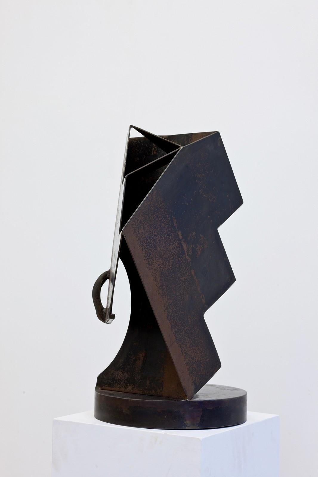 Negli anni '60, il canadese Otto Rogers è stato uno dei primi artisti a creare sculture astratte in acciaio saldato e ha continuato a farlo durante la sua lunga carriera. An He era un ammiratore e un collezionista di sculture africane. Questa