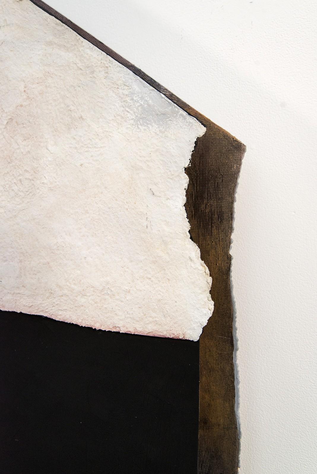 Folded Letter - dark, textured, cubist, abstract, steel, acrylic, wall sculpture en venta 1