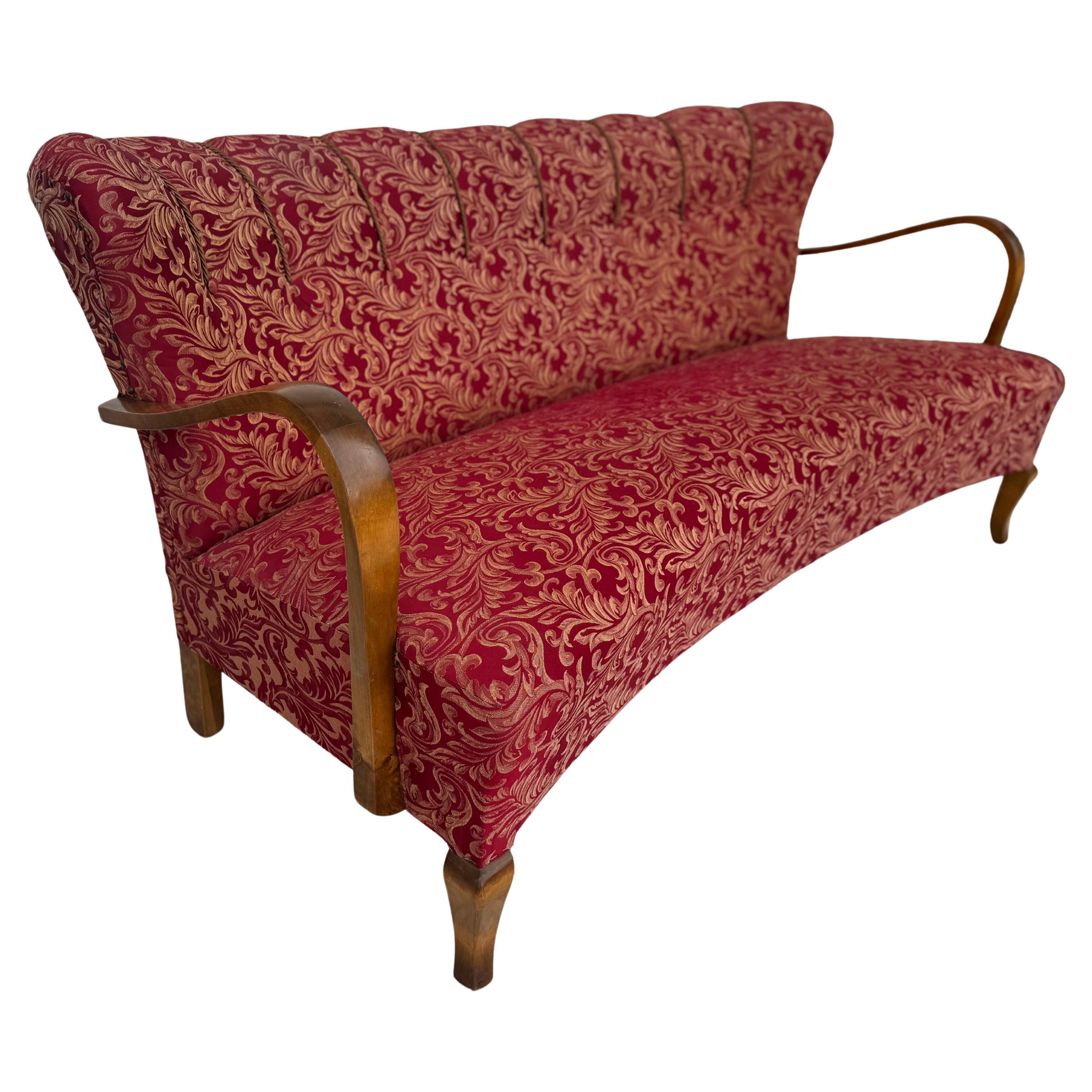 Otto Schultz 66,5" Bugholzarm Sofa mit gebogener Front im Angebot