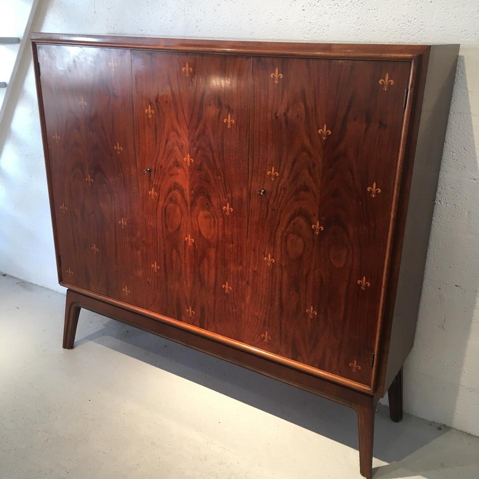 Otto Schultz 's Sideboard produced by Boet, Sweden, circa 1940.
Marquetry with 