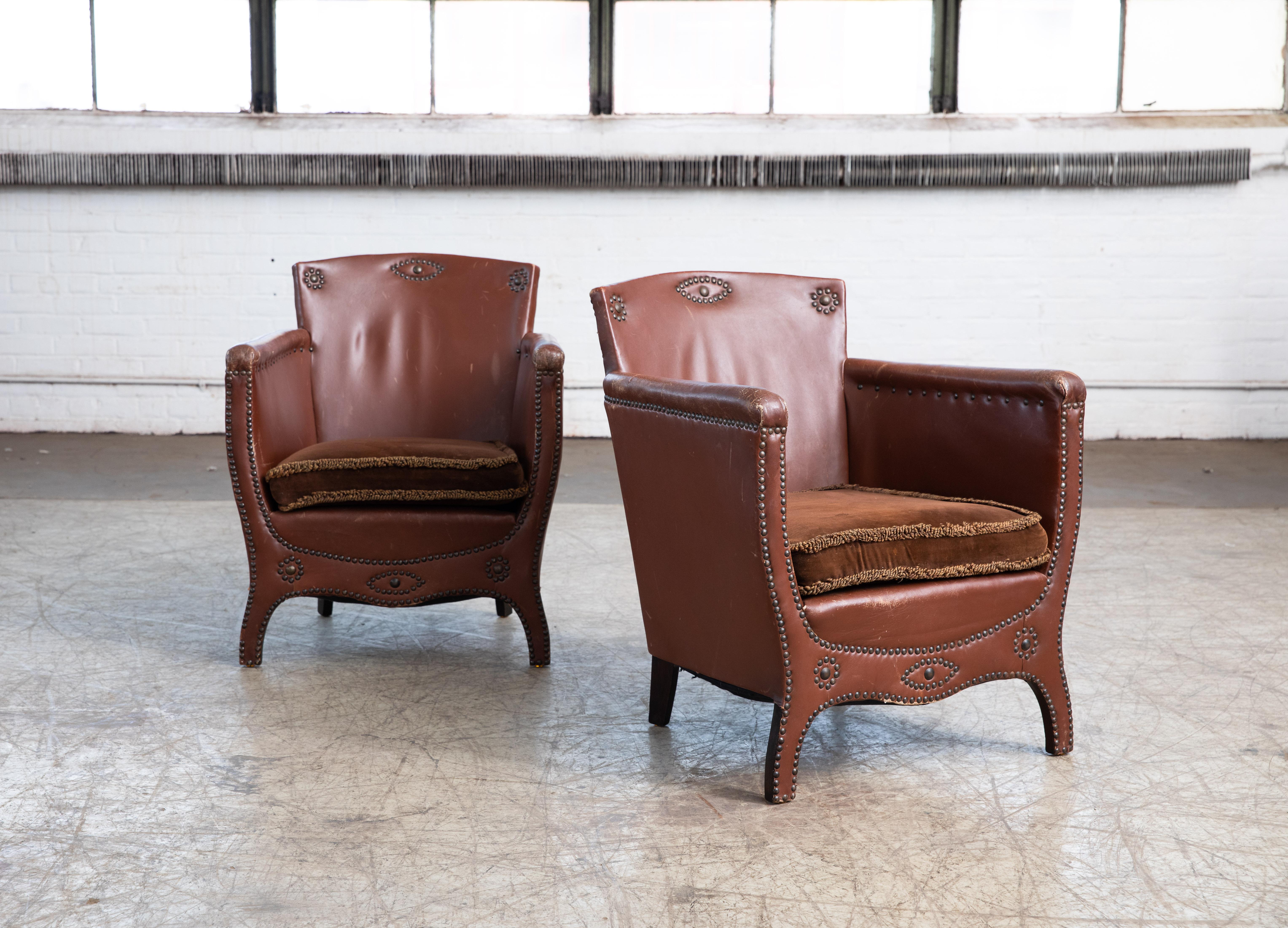Superb 1930s-1940s baroque-style lounge chair by Otto Schulz designed for Boet - Schulz' own high-end retail store in Gothenburg, Sweden. The chairs in leather and birch wood is very representative of his innovative low swung baroque designs that