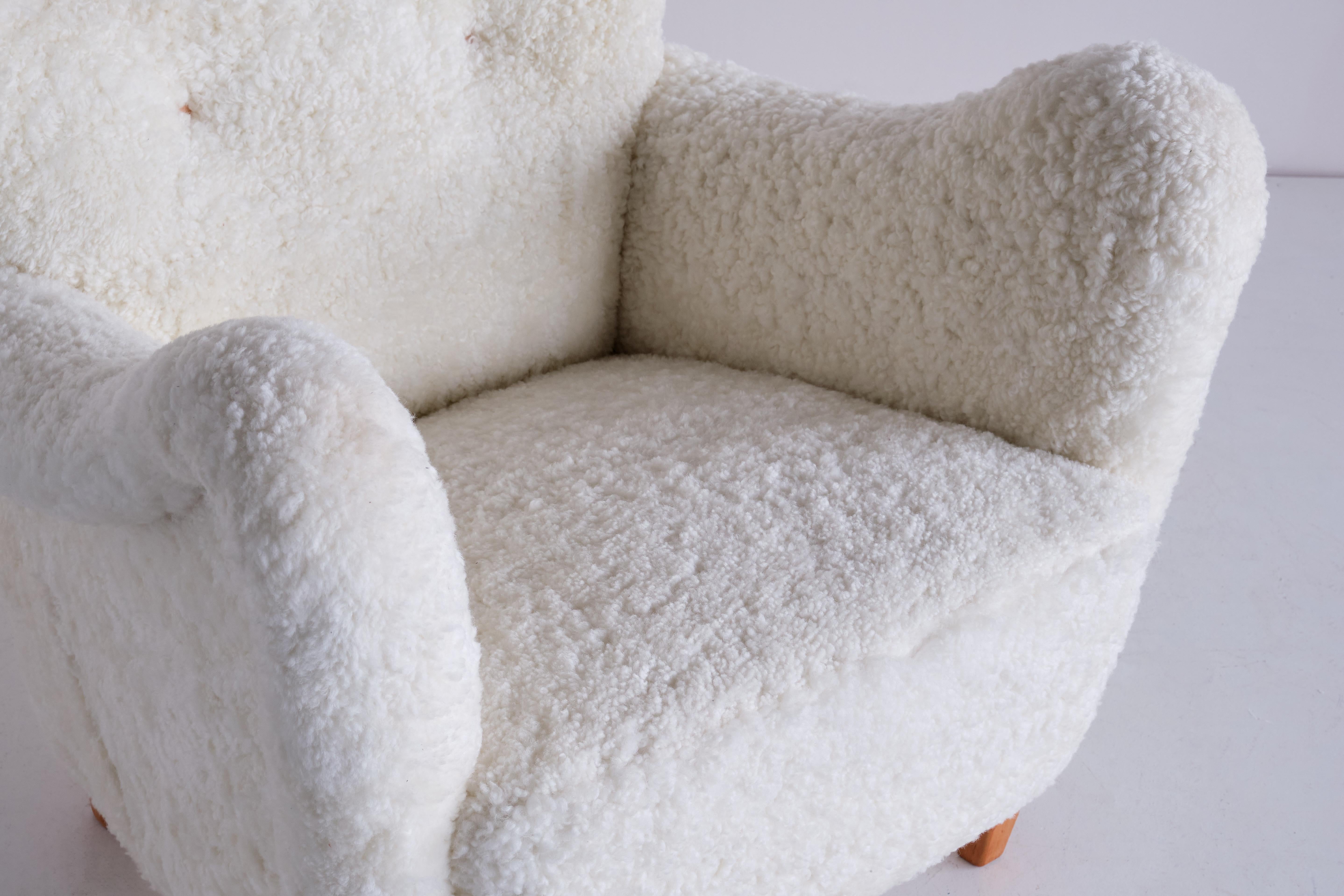 Otto Schulz Armchair in White Sheepskin and Beech, Boet, Sweden, 1940s In Good Condition For Sale In The Hague, NL