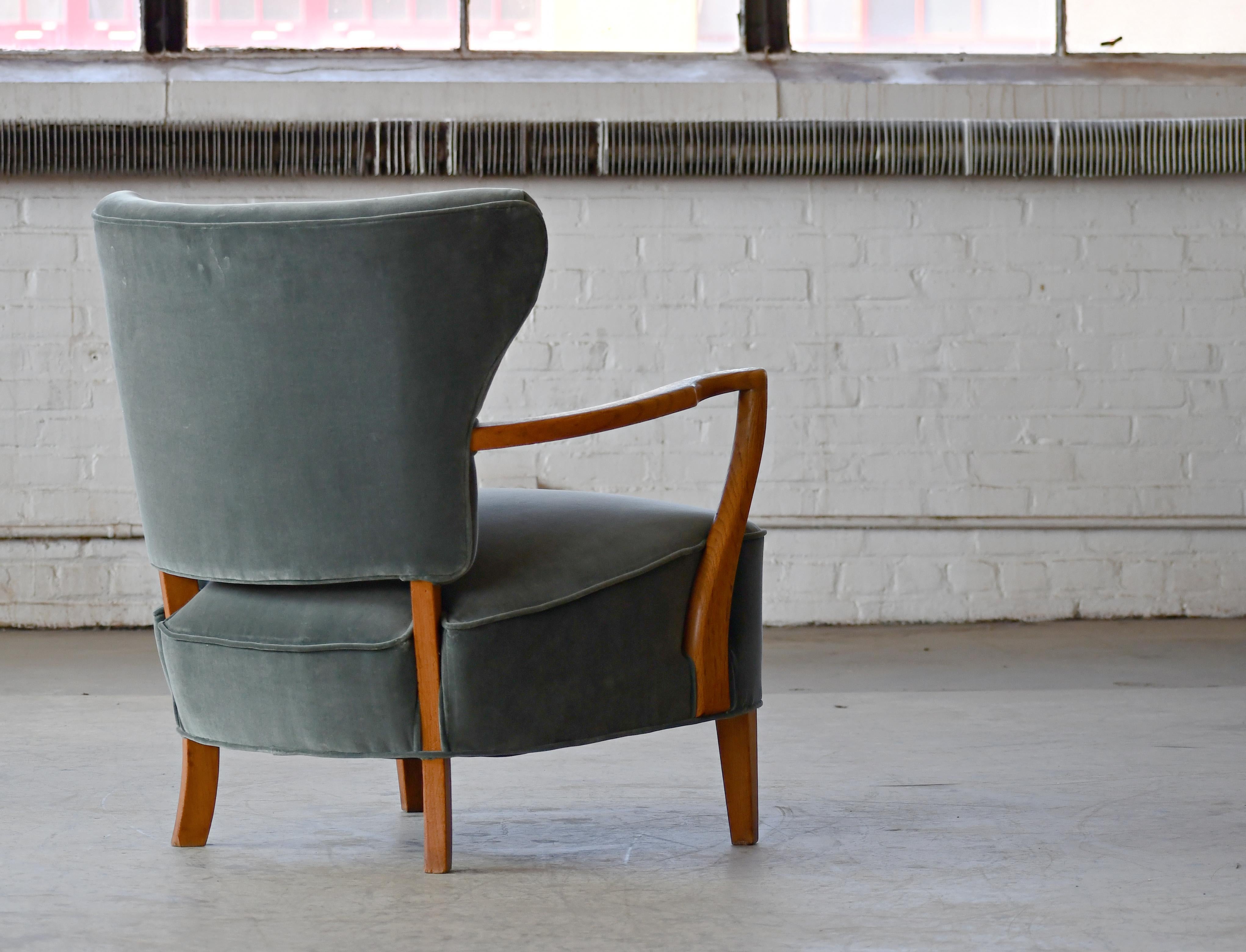 Swedish Otto Schulz attributed Lounge Chair with Floating Back and Oak Frame in Mohair For Sale