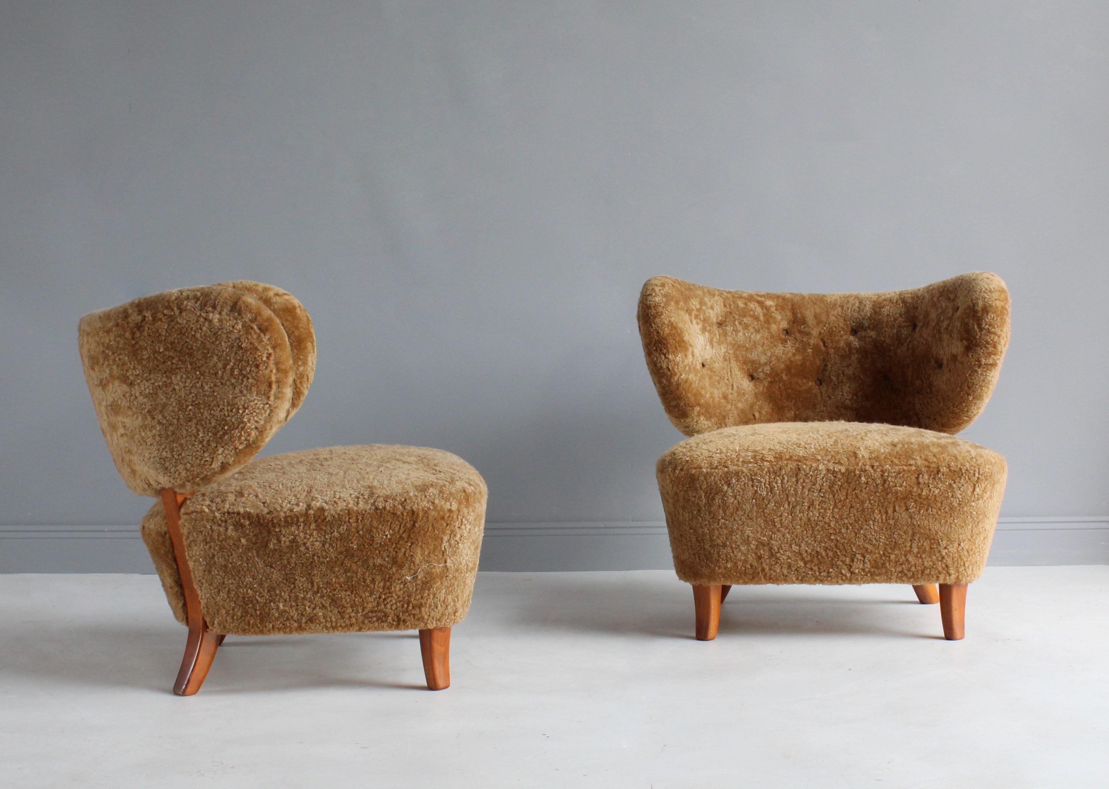 A pair of organic lounge chairs / slipper chairs attributed to Otto Schulz, presumably manufactured by Boet, Sweden.  

Other designers working in the organic style include Flemming Lassen, Philip Arctander, Gio Ponti, and Jean Royère.

 