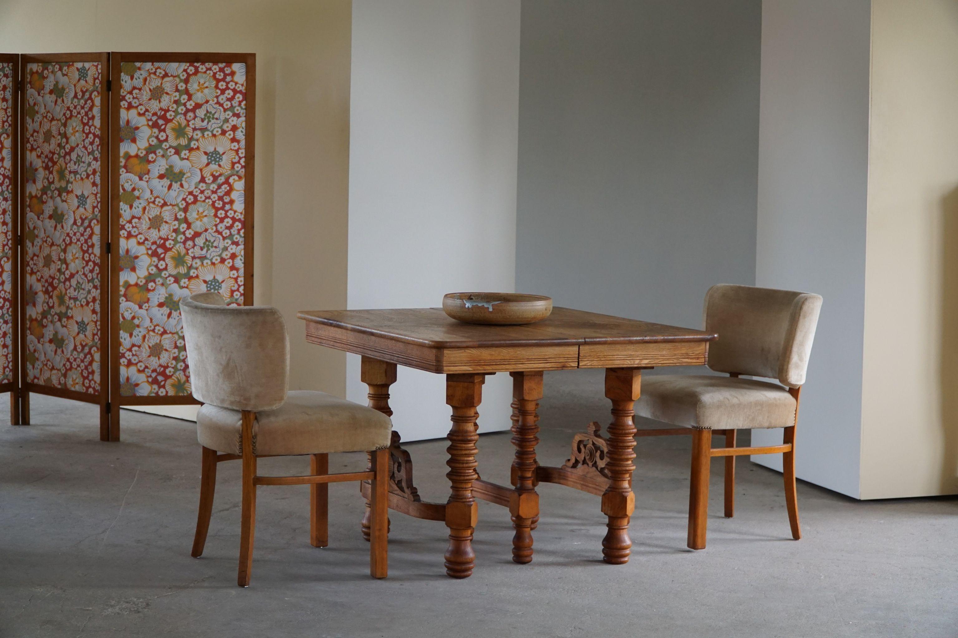 Rare dining chair in solid oak, upholstered in velvet. Attributed to the Swedish designer Otto Schulz. Made in the 1940s. Beautiful curves and high comfort.

The overall impression is really good.
A pair is avaible.

