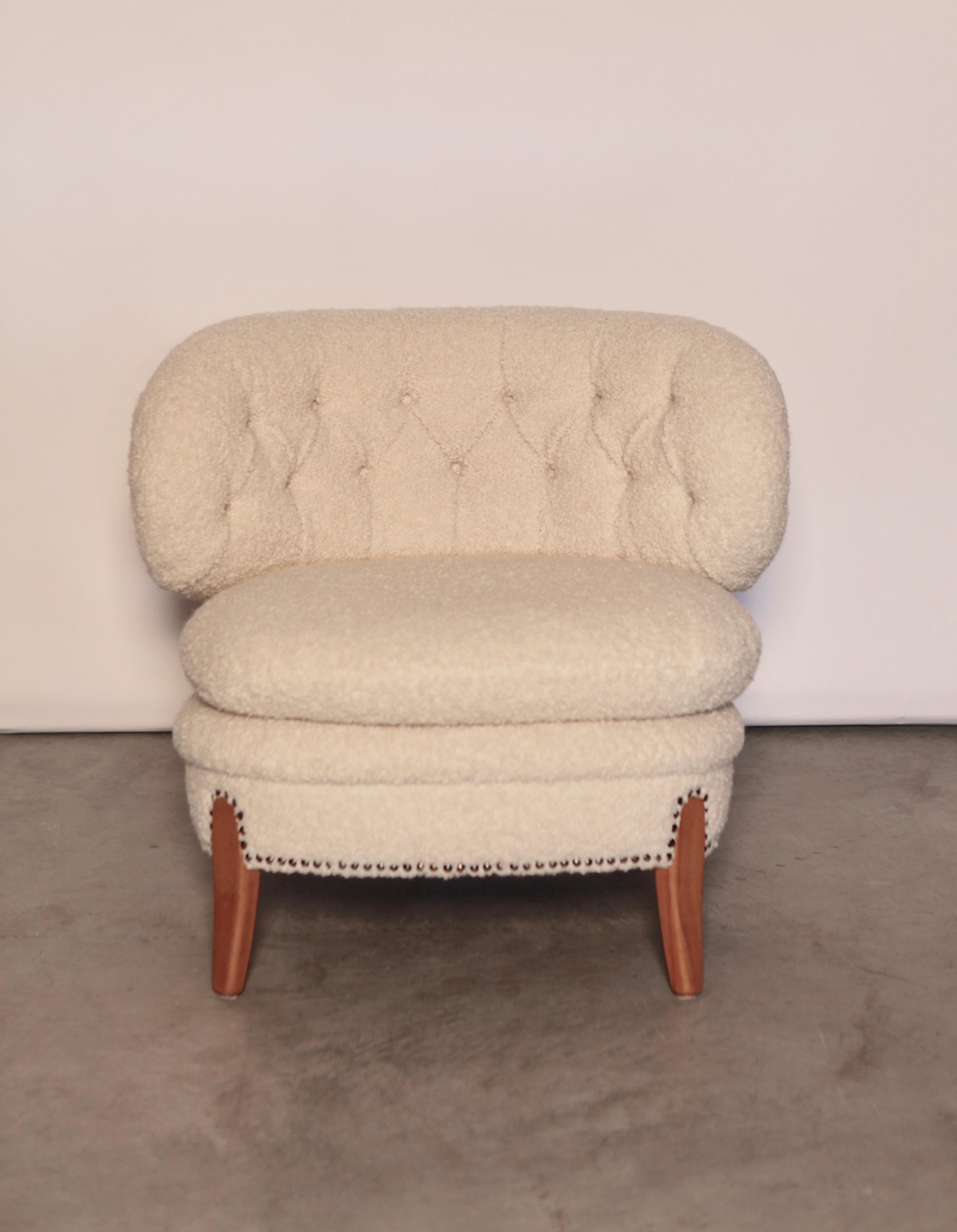 Otto Schulz, slipper chair, restored and new reupholstered in alpaca.
Excellent condition.
 
