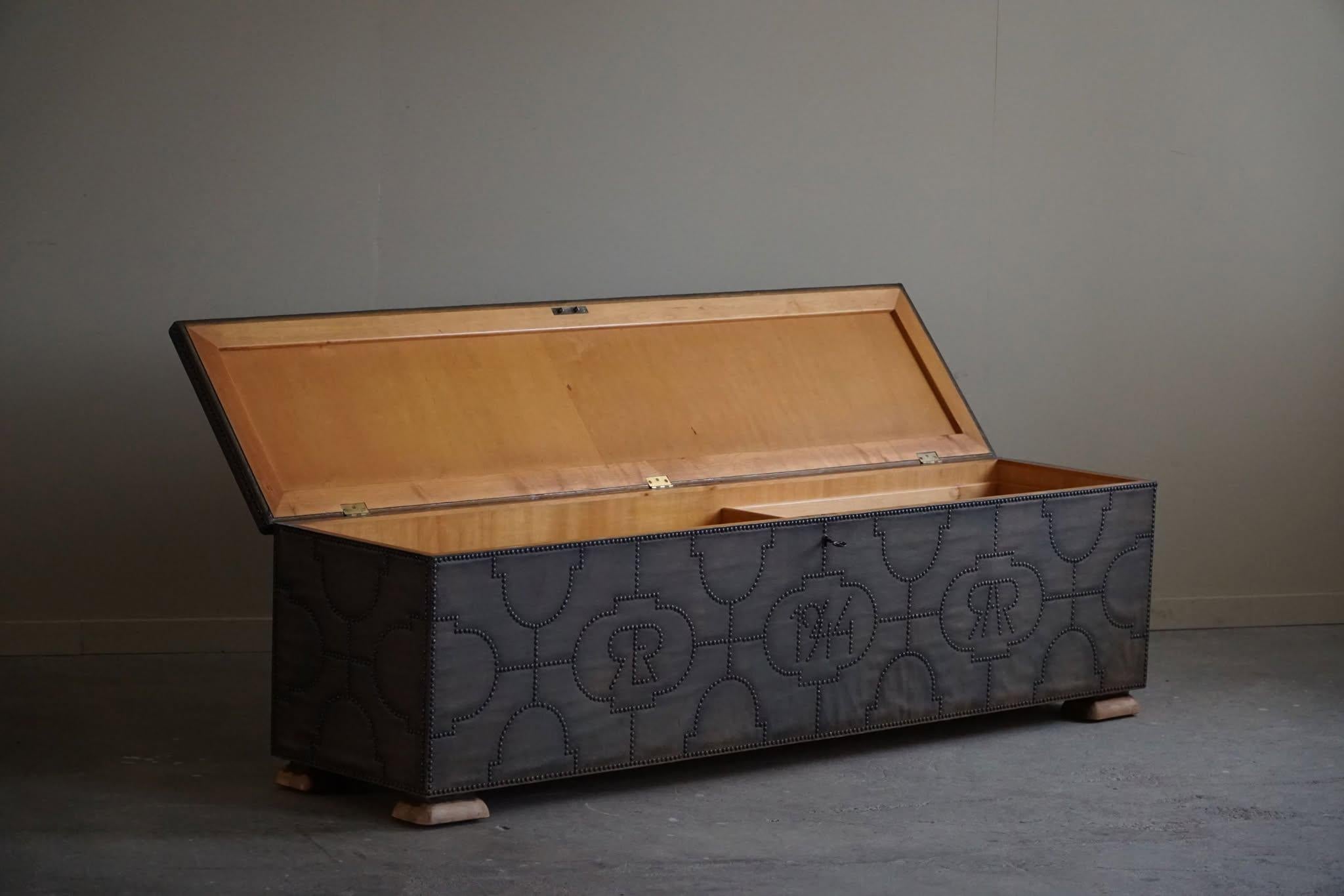 Otto Schulz for BOET, Rare Art Deco Chest/Bench made in 1944, Swedish Modern In Good Condition In Odense, DK