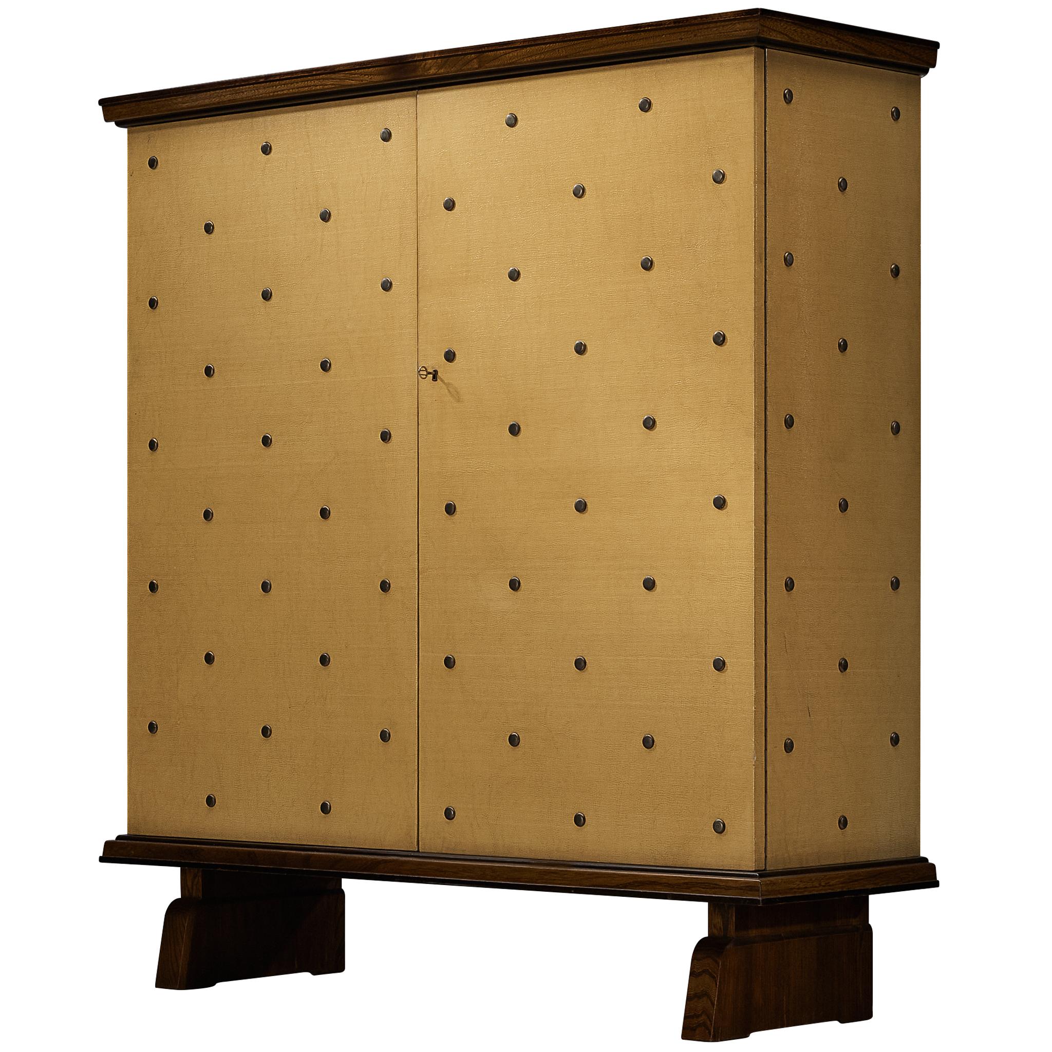 What is the difference between antique and retro?