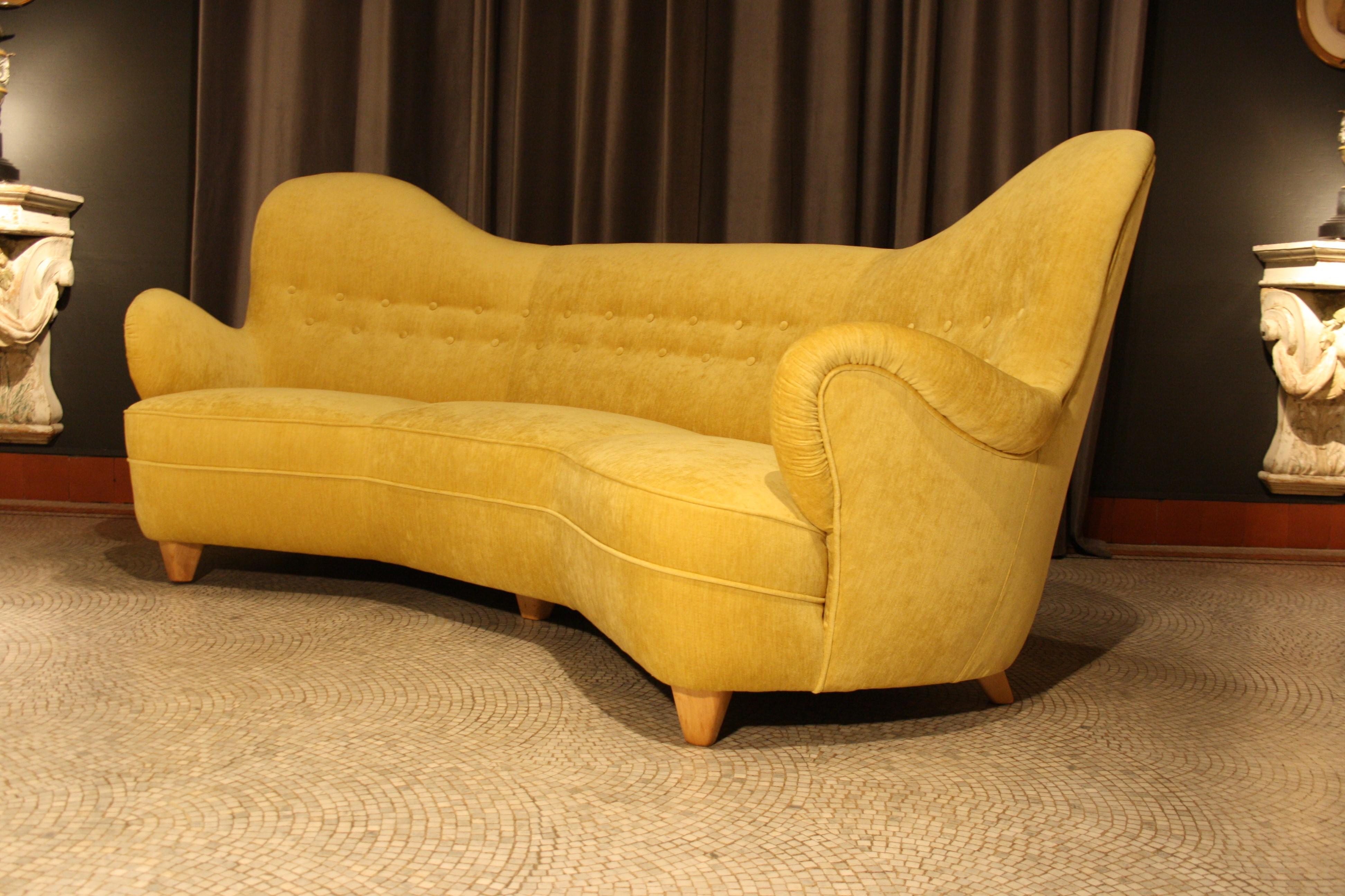 An unique high back banana sofa from the Architect Otto Schultz, completely new upholstered with a mustard yellow
color French quality velvet fabric.
An Avant Garde design made in a traditional way, completely handmade wooden construction.

An