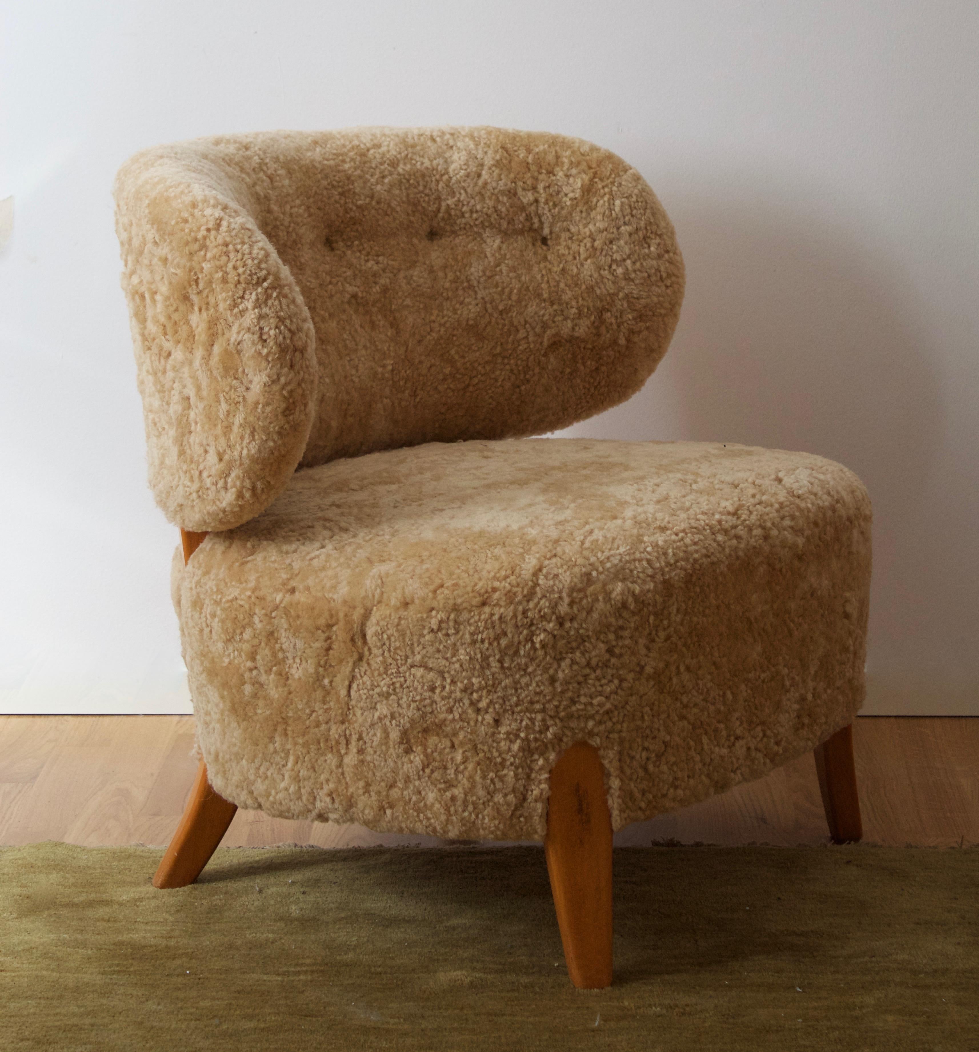 A pair of organic lounge chairs / slipper chairs by Otto Schulz, manufactured by Boet, Sweden.  

Other designers working in the organic style include Flemming Lassen, Philip Arctander, Gio Ponti, and Jean Royère.

  