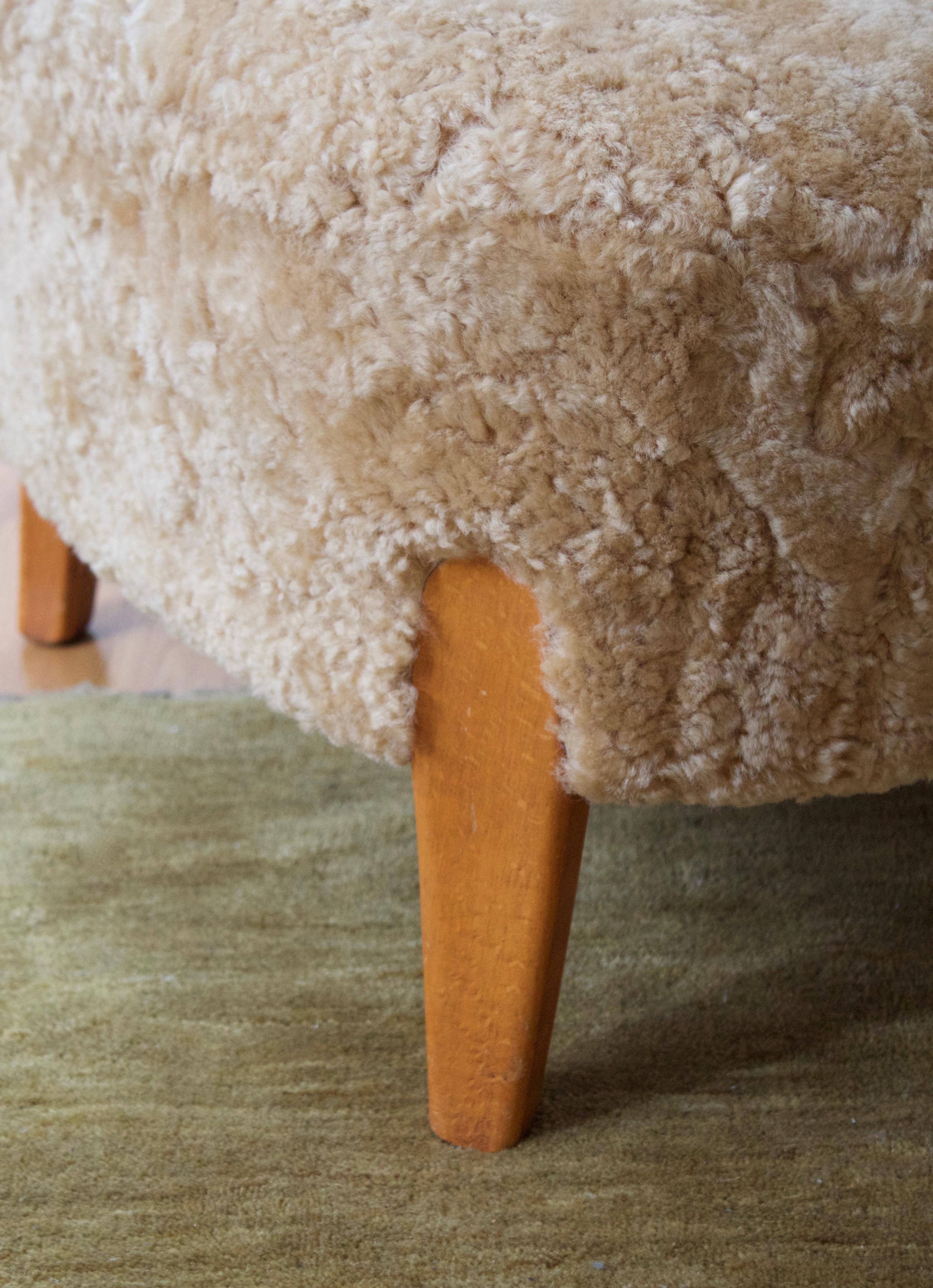 Otto Schulz, Pair of Modernist Slipper Chairs, Sheepskin, Beech, 1940s In Good Condition In High Point, NC