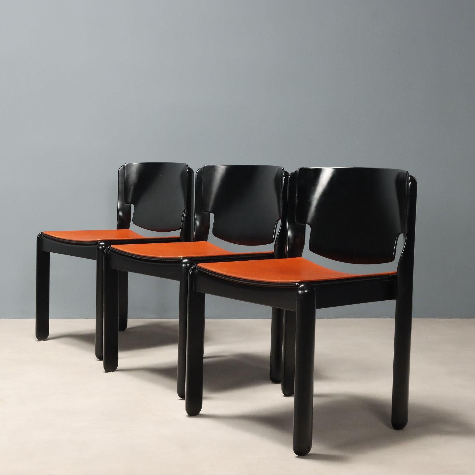 Acht '122' Stühle von Vico Magistretti für Cassina 1960-70er Jahre (Moderne der Mitte des Jahrhunderts) im Angebot