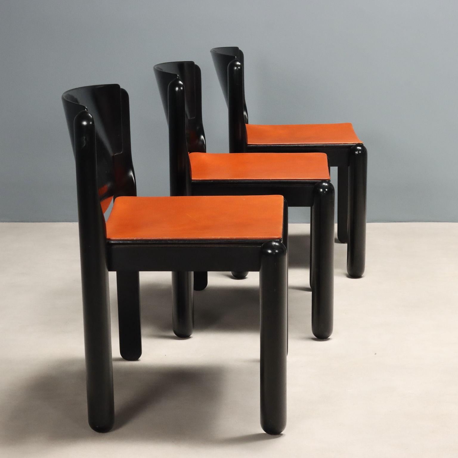 Acht '122' Stühle von Vico Magistretti für Cassina 1960-70er Jahre (Italian) im Angebot