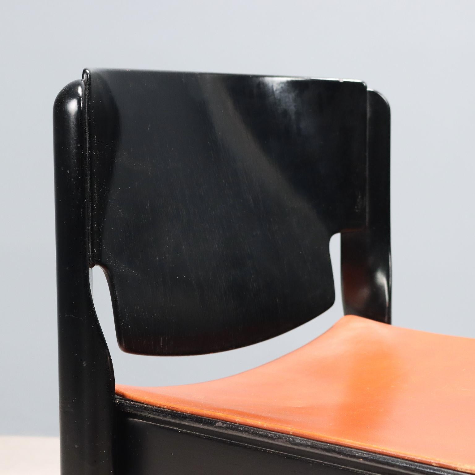 Acht '122' Stühle von Vico Magistretti für Cassina 1960-70er Jahre im Zustand „Gut“ im Angebot in Milano, IT