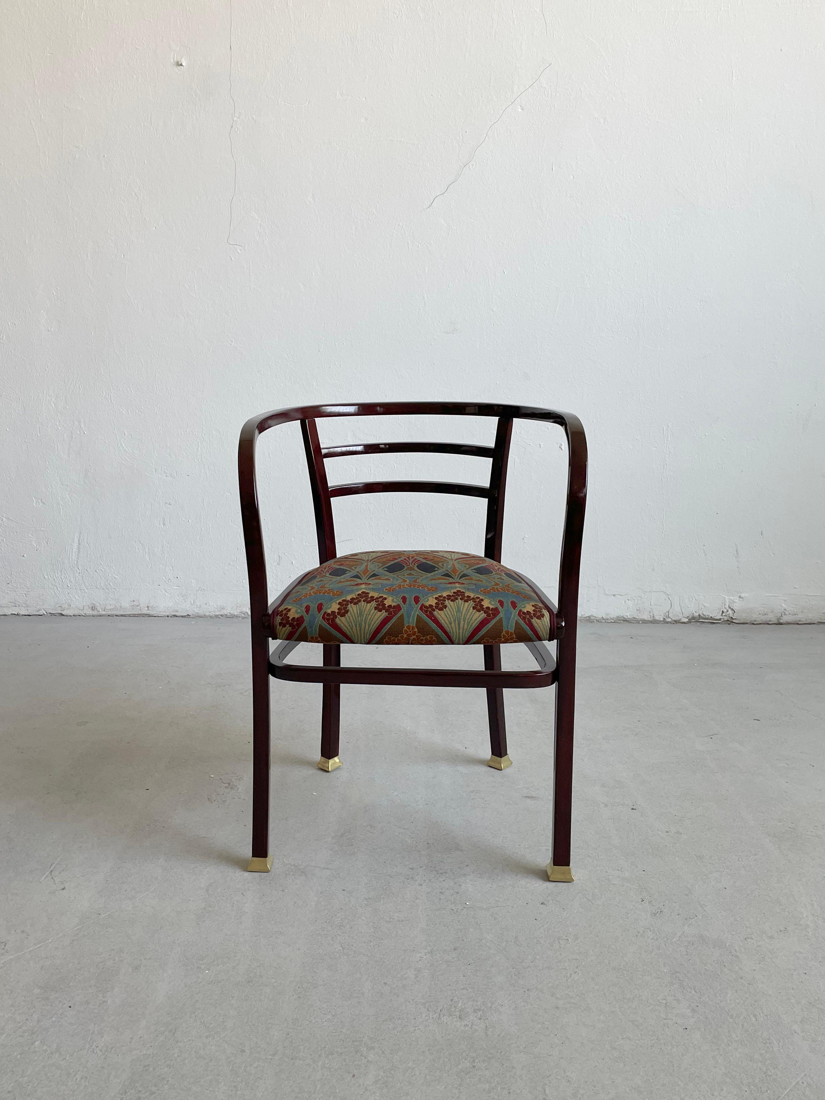vollständig restaurierter Sessel von Otto Wagner, 1902. Bugholz. Für Thonet, Wien.

Der Stuhl wurde professionell restauriert und mit einem Stoff im Liberty-Stil neu gepolstert.

 